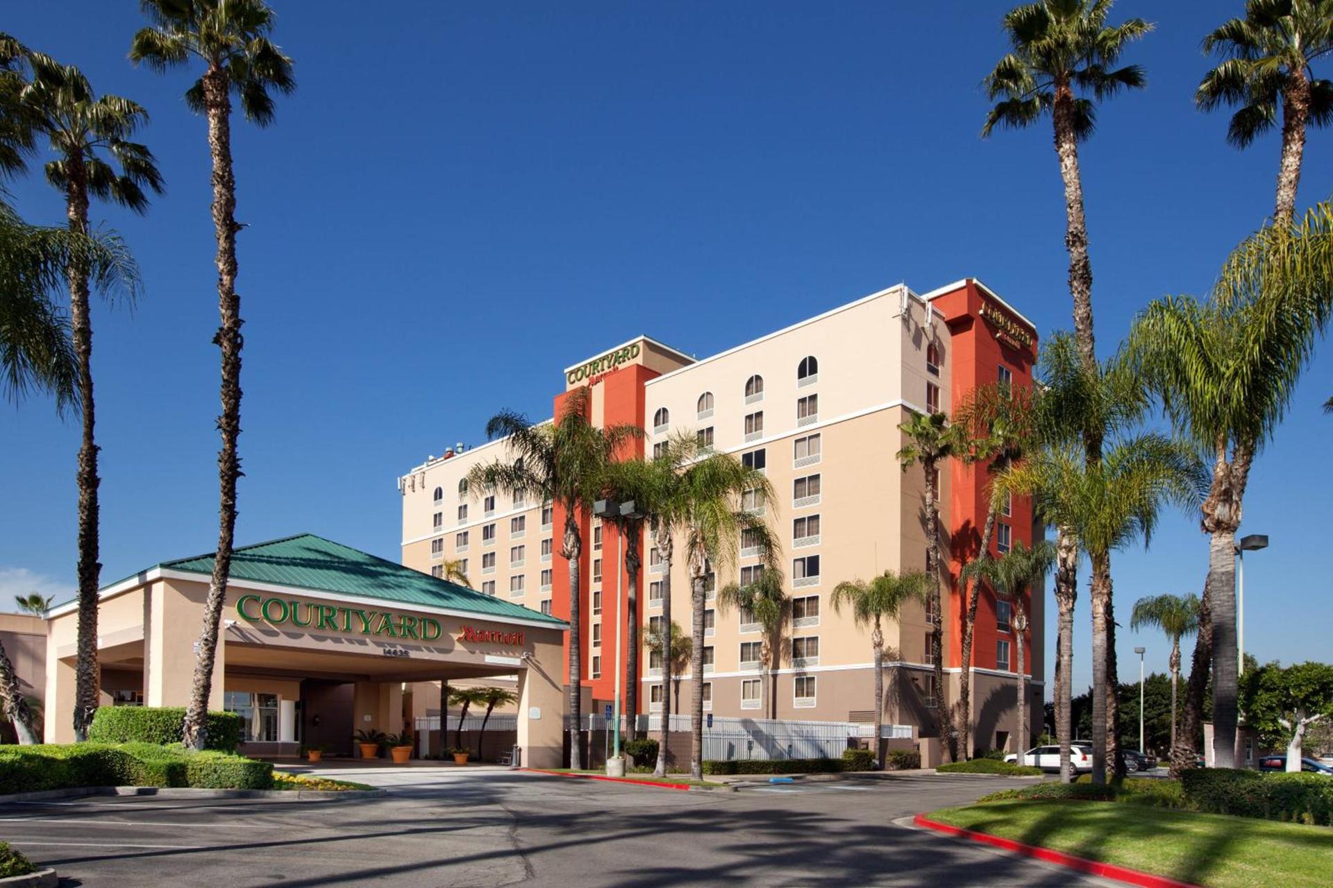 Courtyard by Marriott Baldwin Park photo 1