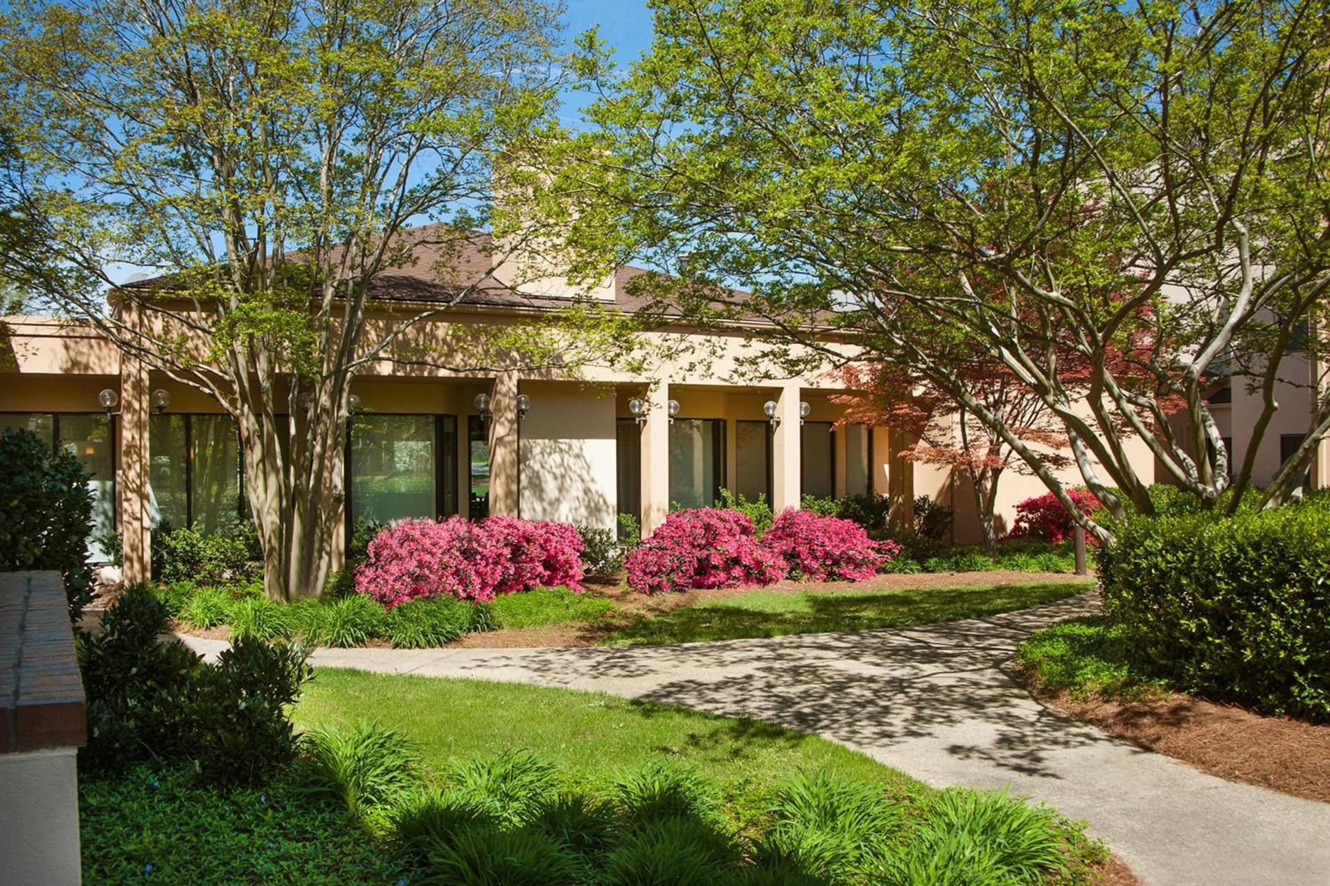 Courtyard Charlotte Arrowood photo 4