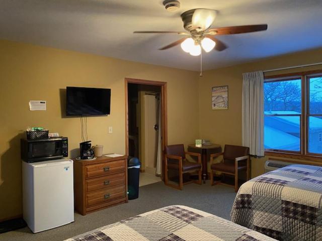 Little Bluff Inn photo 8