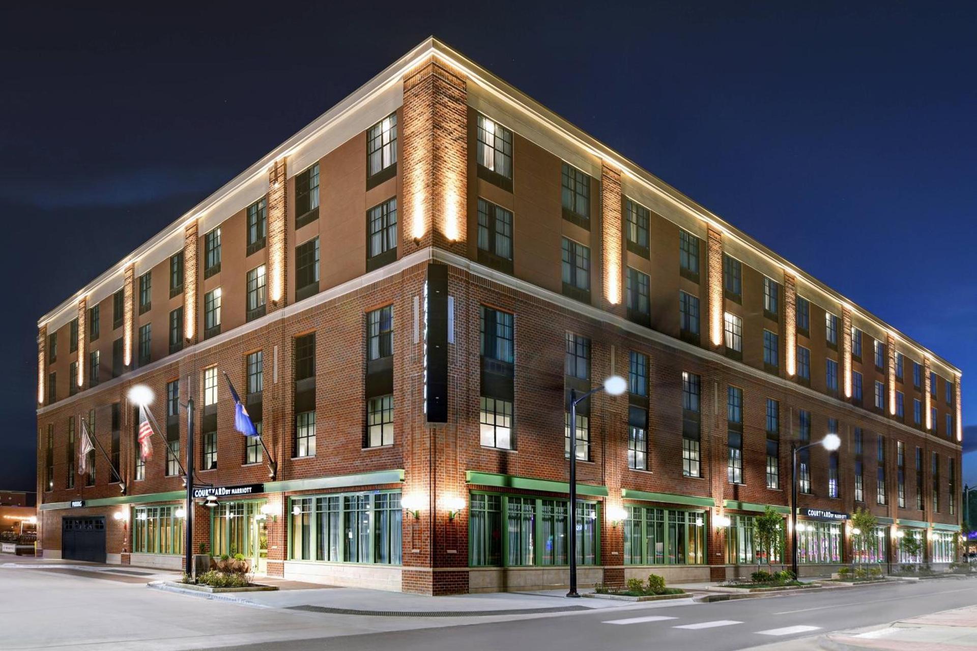 Courtyard by Marriott Manhattan Aggieville photo 2