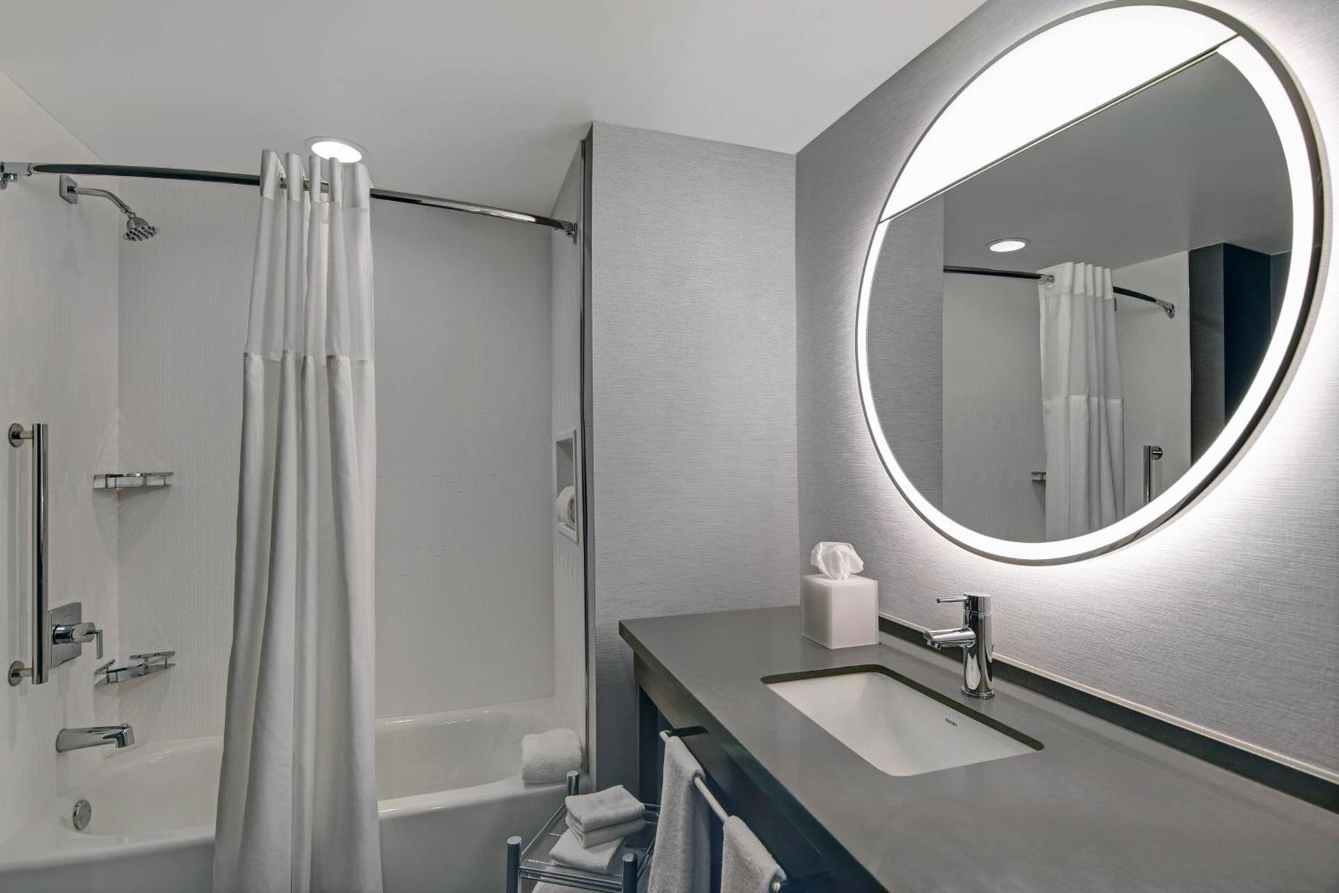 Courtyard by Marriott Manhattan Aggieville photo 17