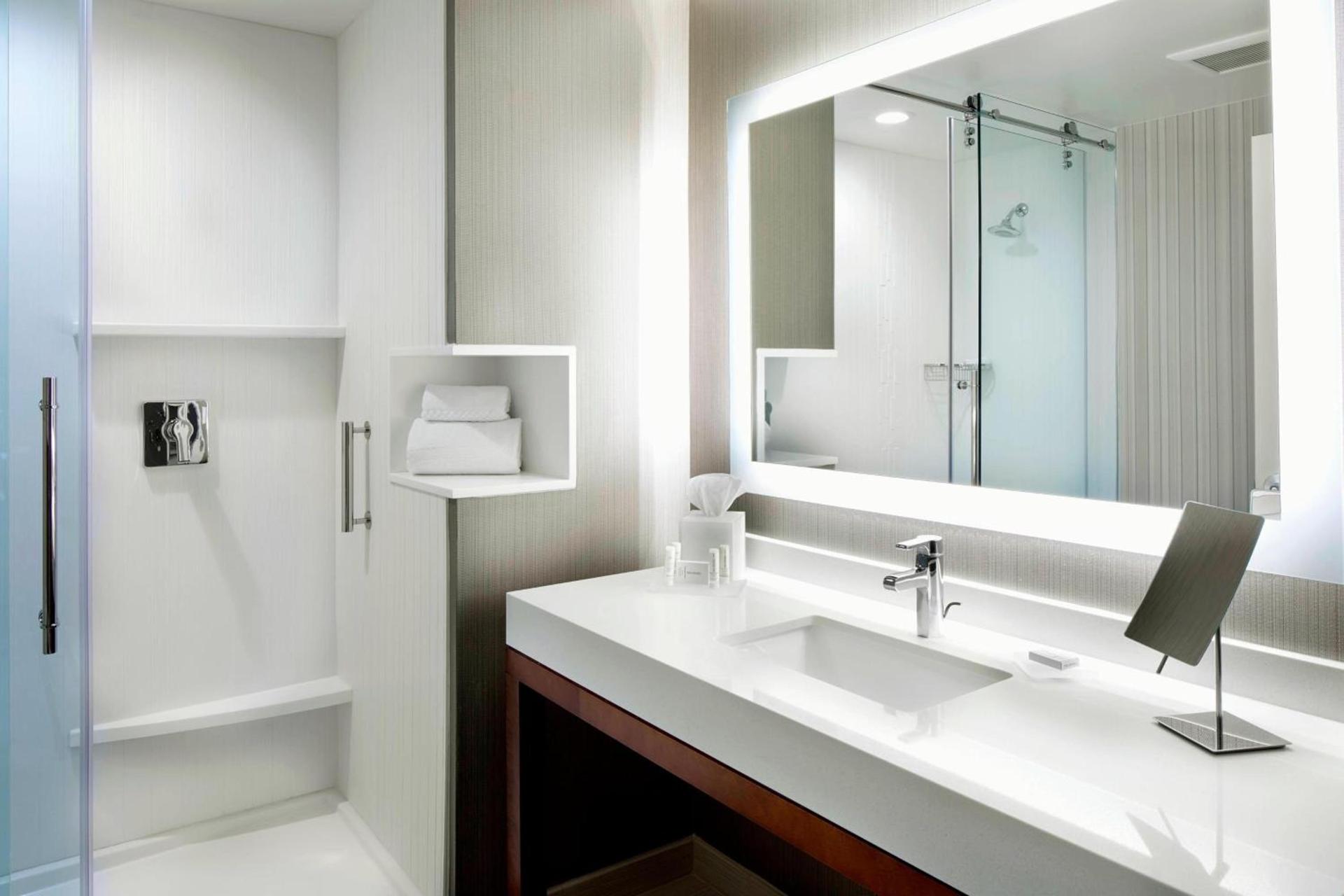 Courtyard by Marriott Houston Intercontinental Airport photo 13