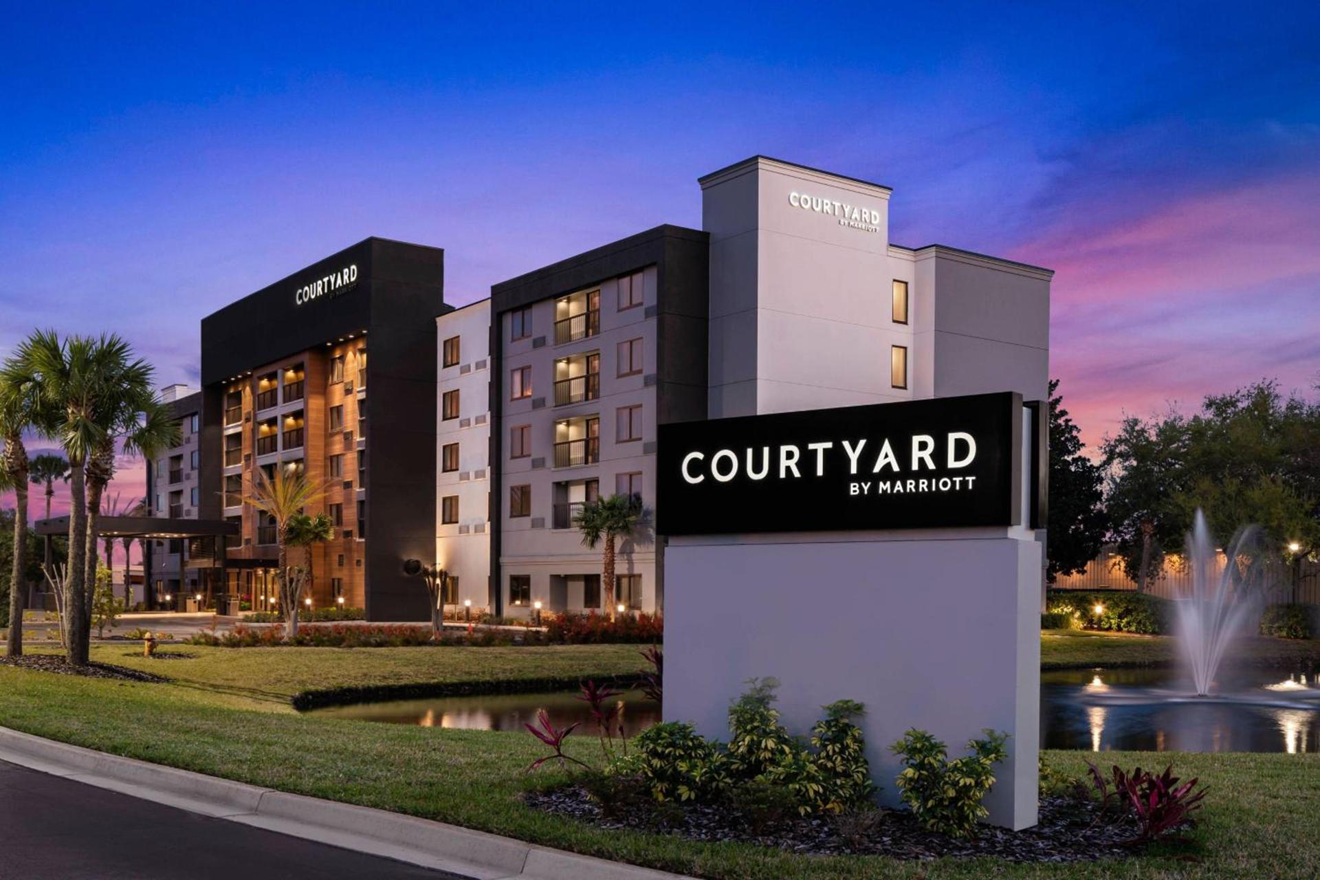 Courtyard by Marriott Jacksonville Butler Boulevard photo 1