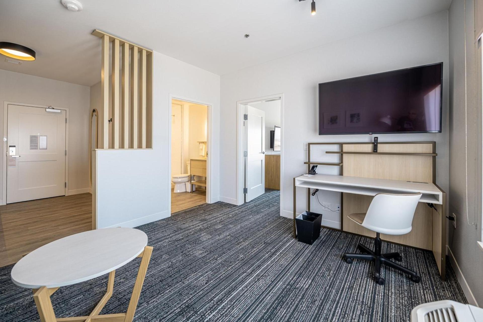 TownePlace Suites by Marriott Las Vegas North I-15 photo 17