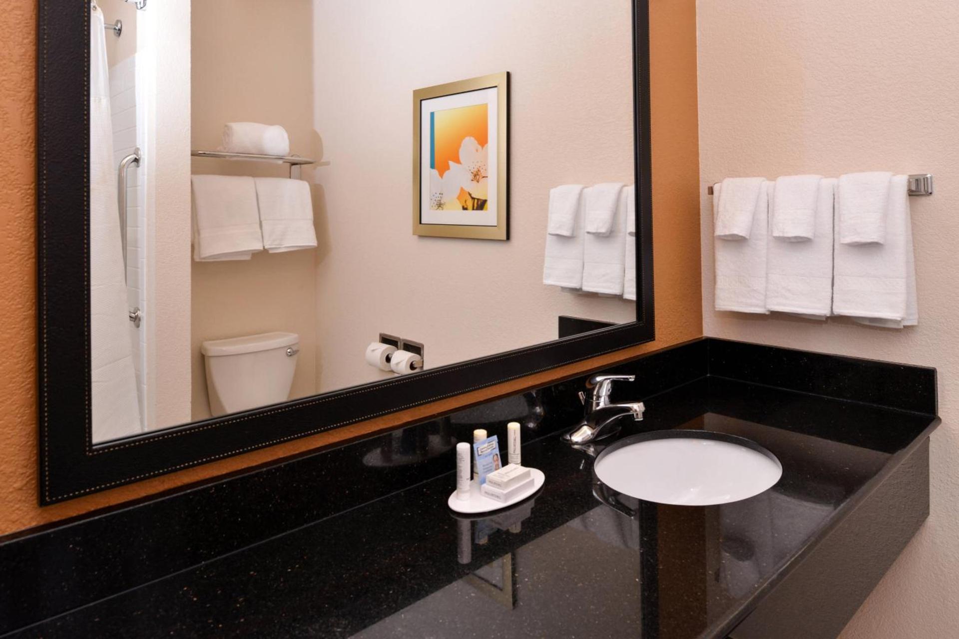 Fairfield Inn and Suites by Marriott Fort Wayne photo 11