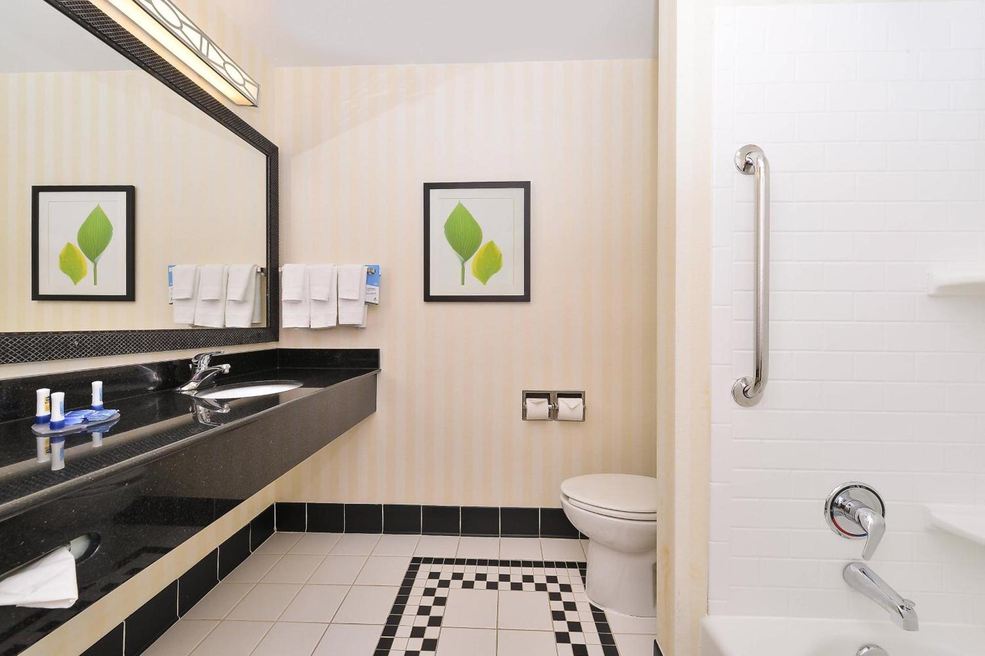 Fairfield Inn and Suites by Marriott Fort Wayne photo 12