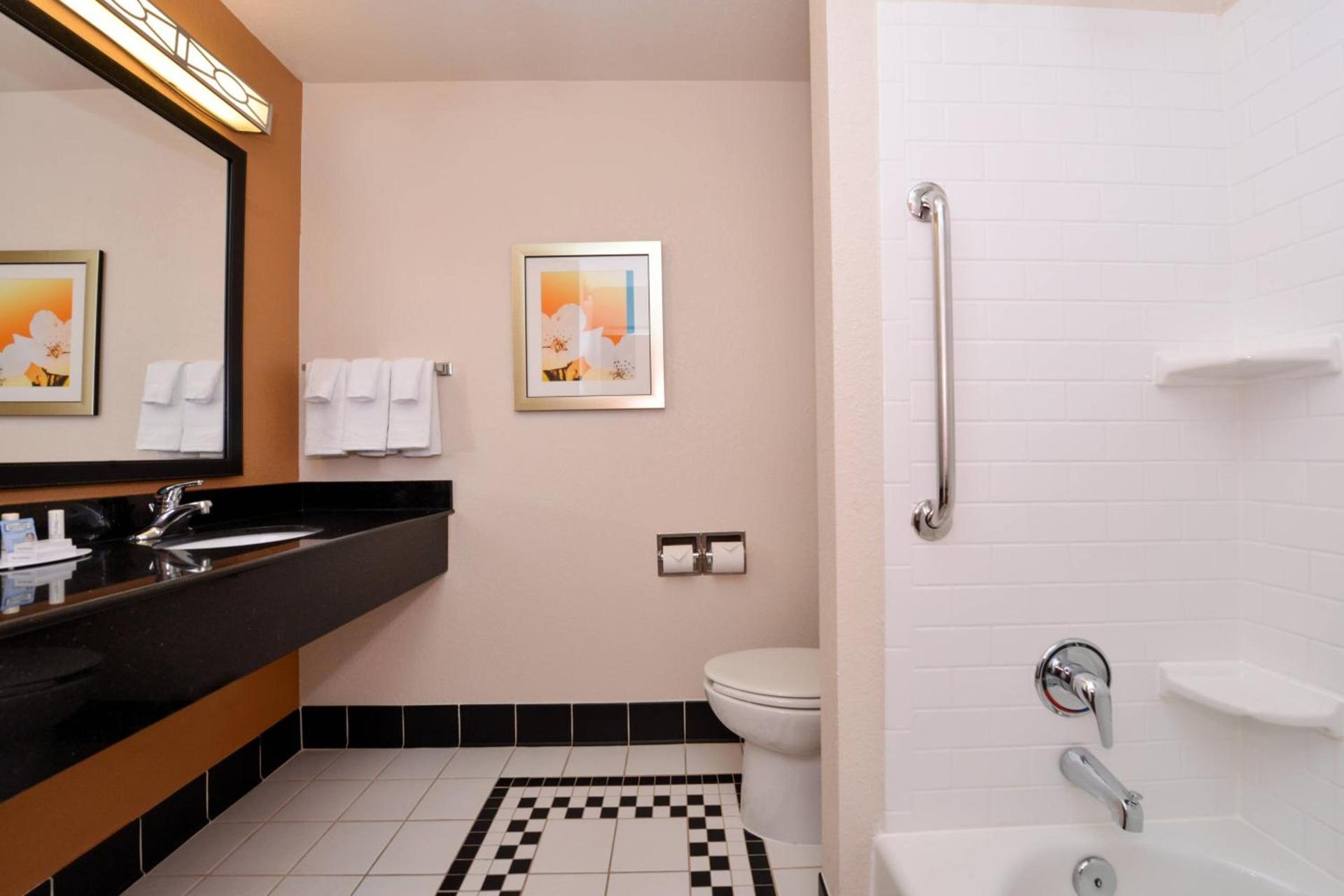 Fairfield Inn and Suites by Marriott Fort Wayne photo 19