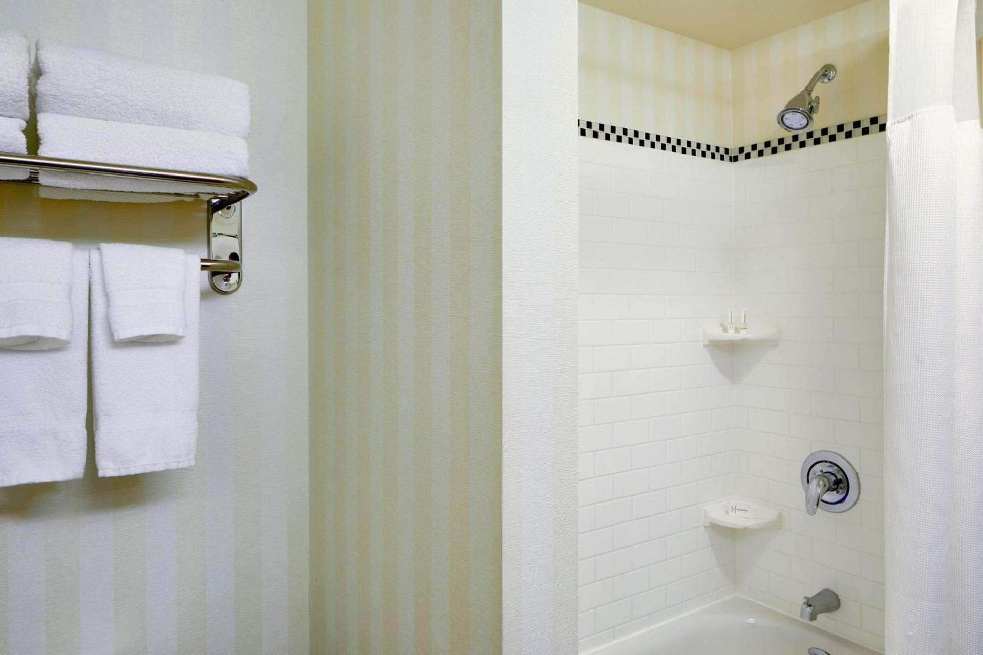 Fairfield Inn and Suites Columbus Polaris photo 8