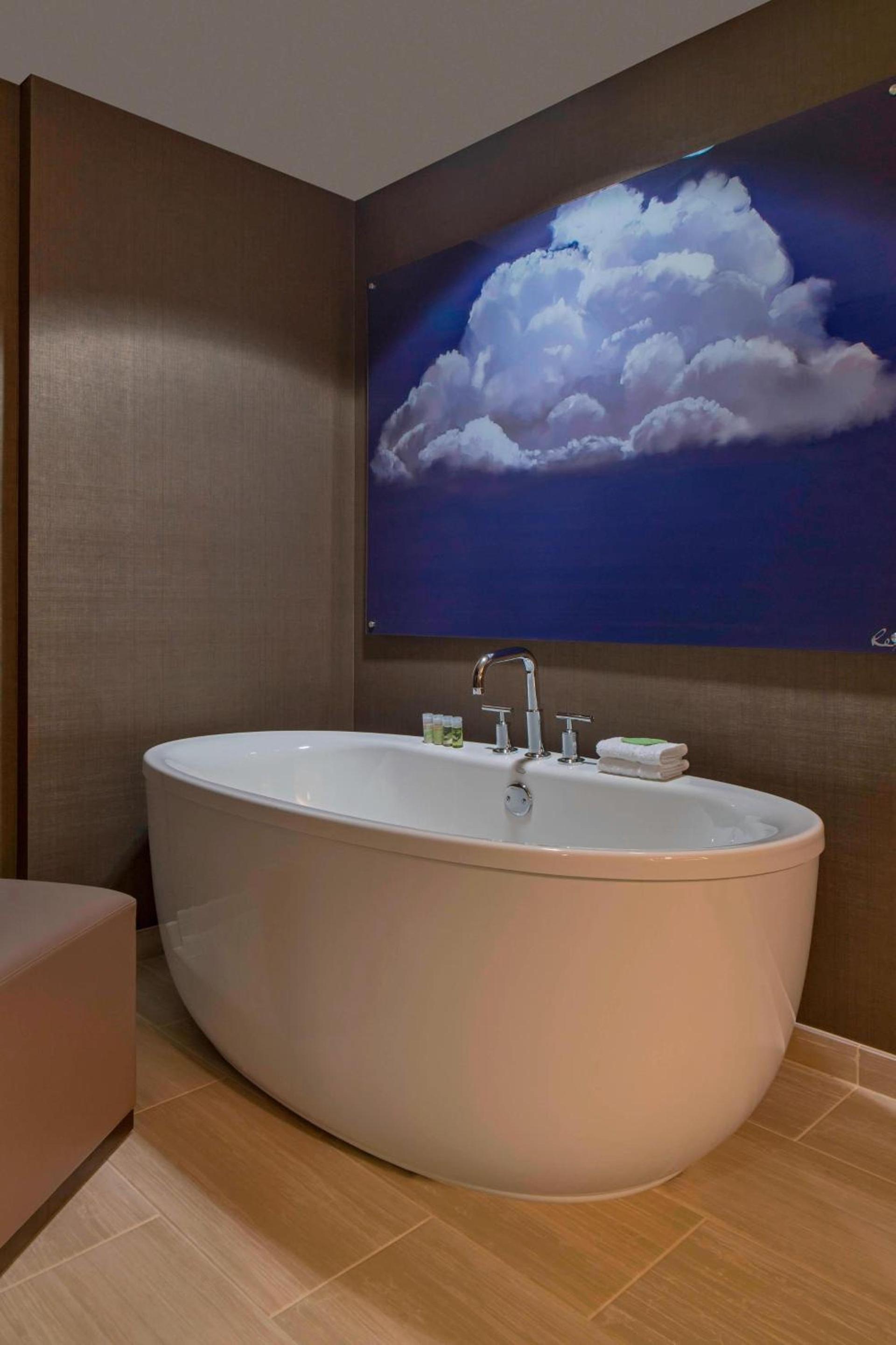 The Westin at The Woodlands photo 38