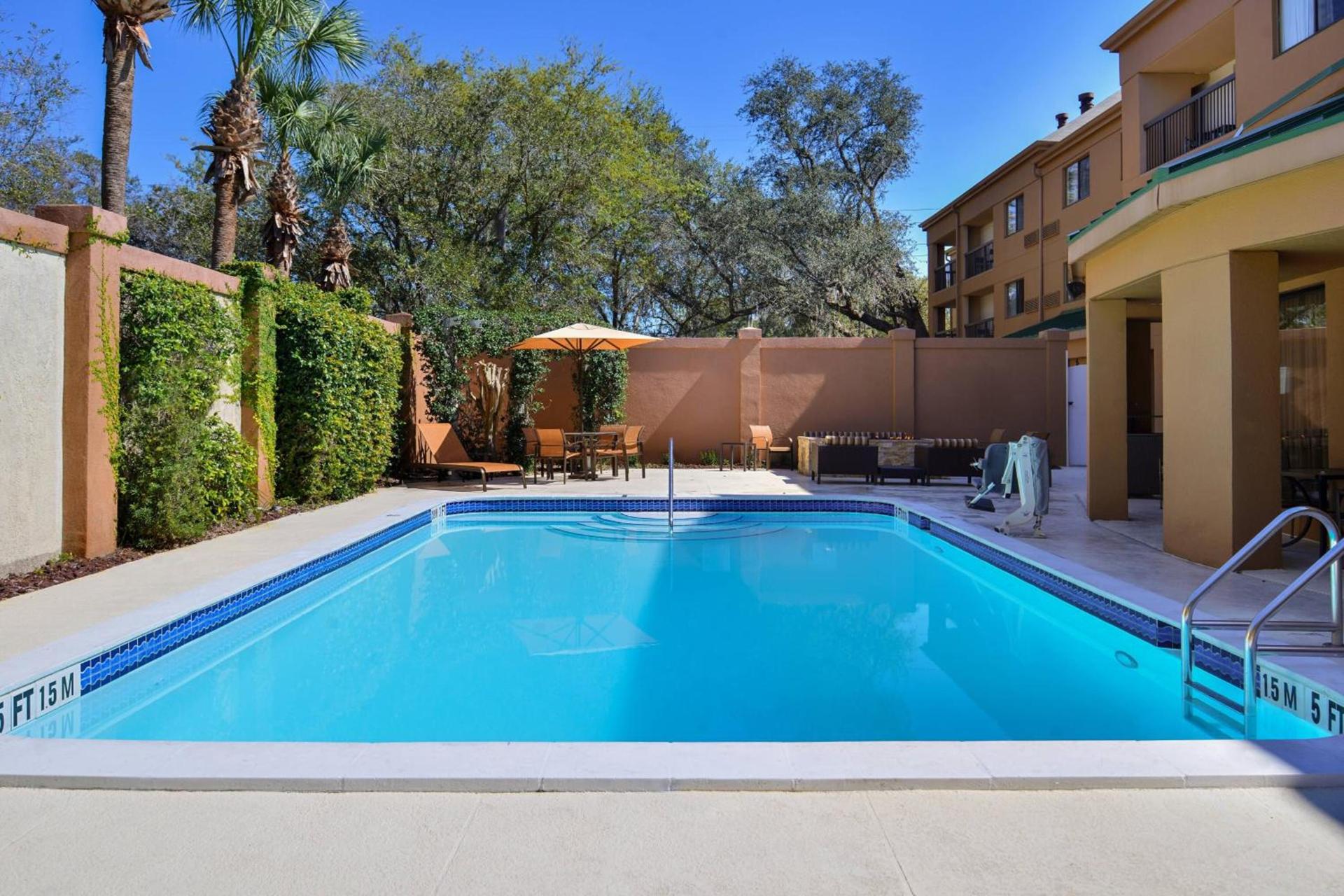 Courtyard Tampa North / I-75 Fletcher photo 2