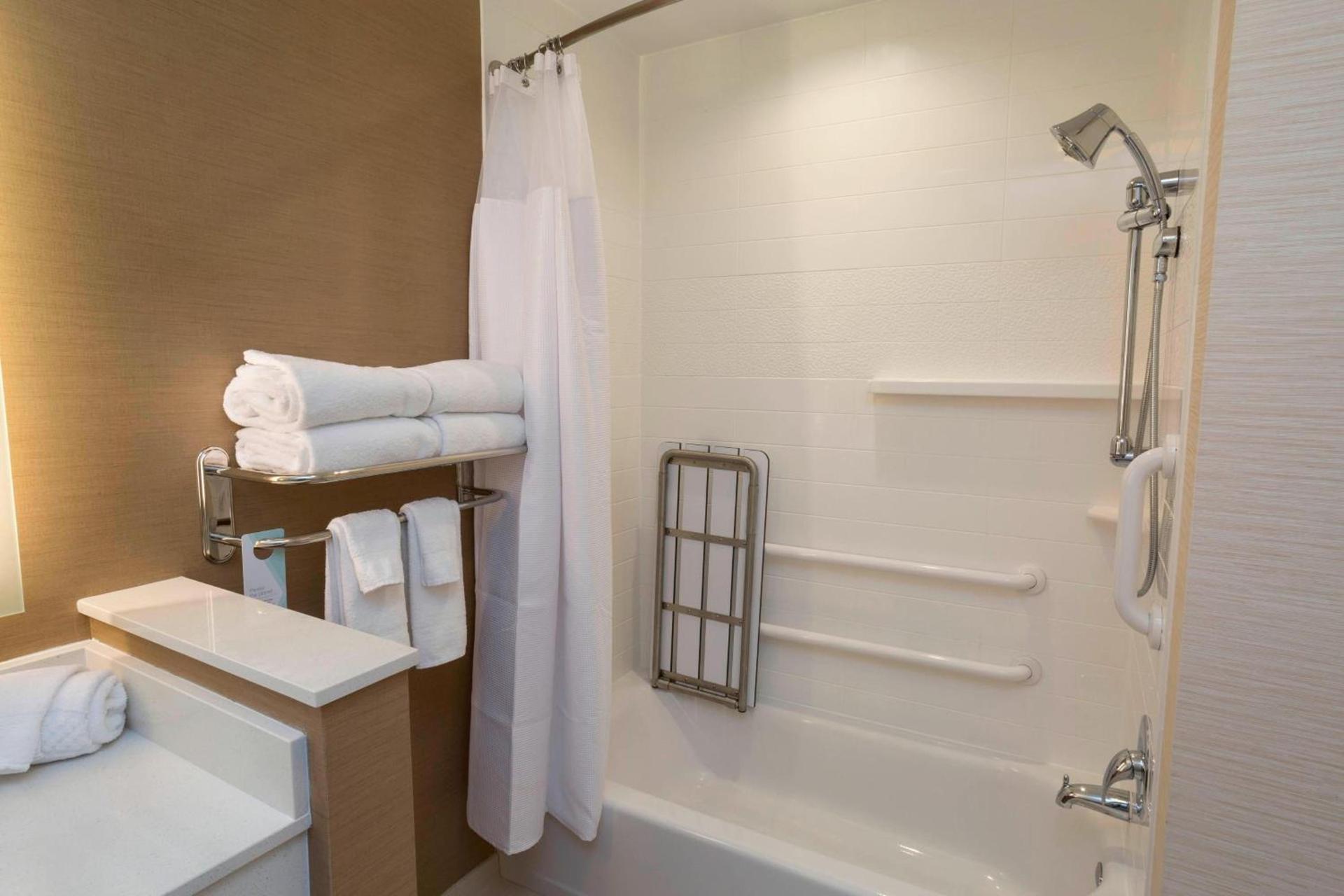 Fairfield Inn & Suites by Marriott Geneva Finger Lakes photo 11