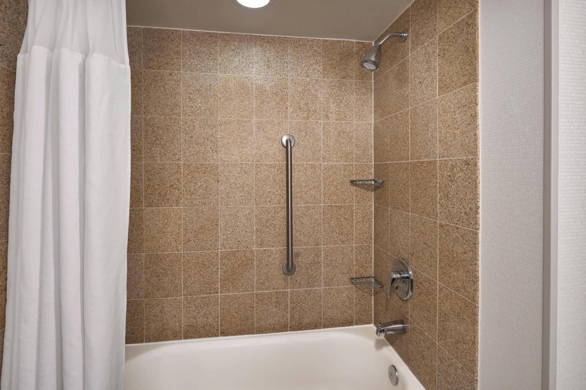 Delta Hotels by Marriott Chesapeake Norfolk photo 9