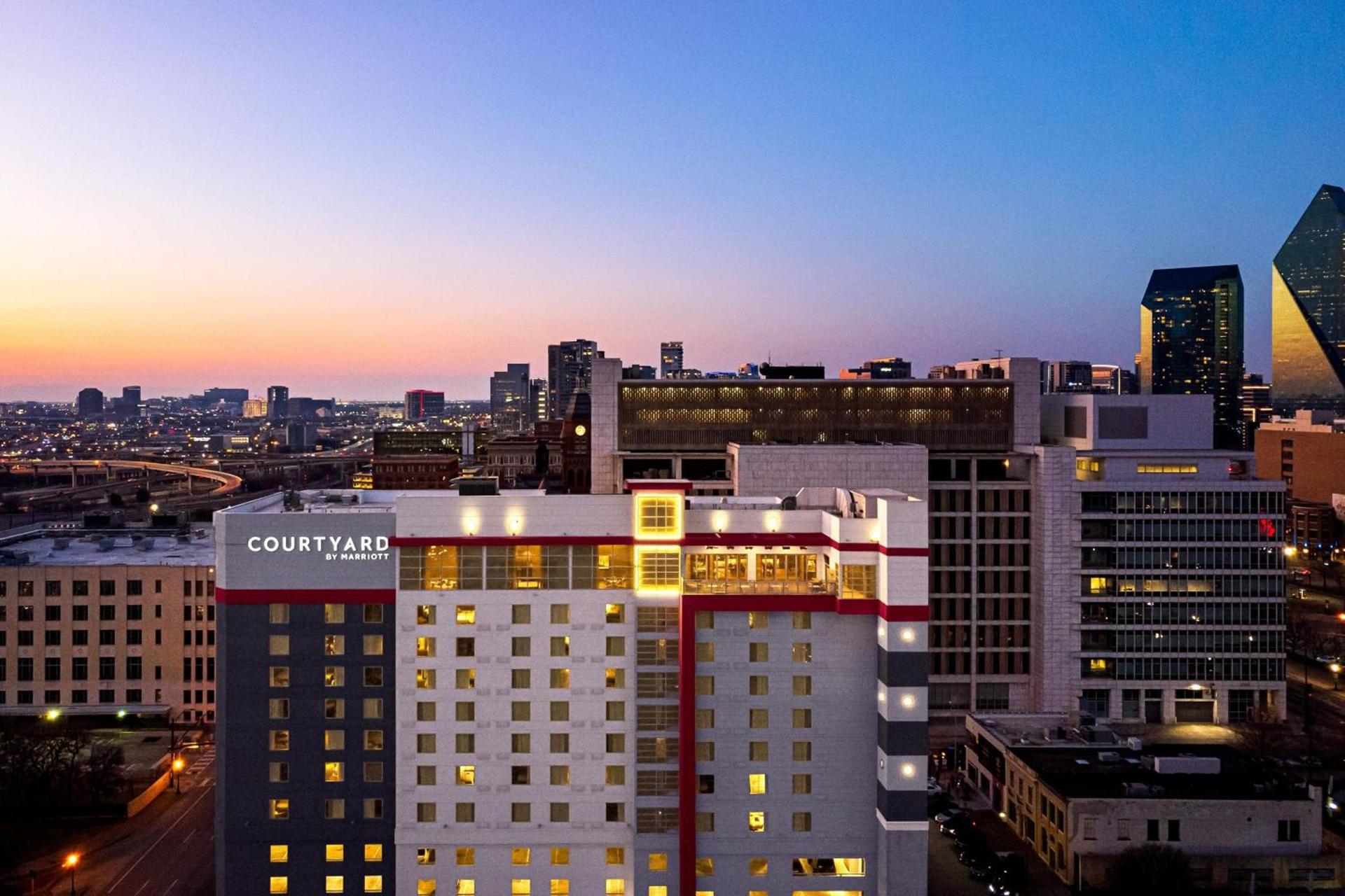 Courtyard by Marriott Dallas Downtown/Reunion District photo 3