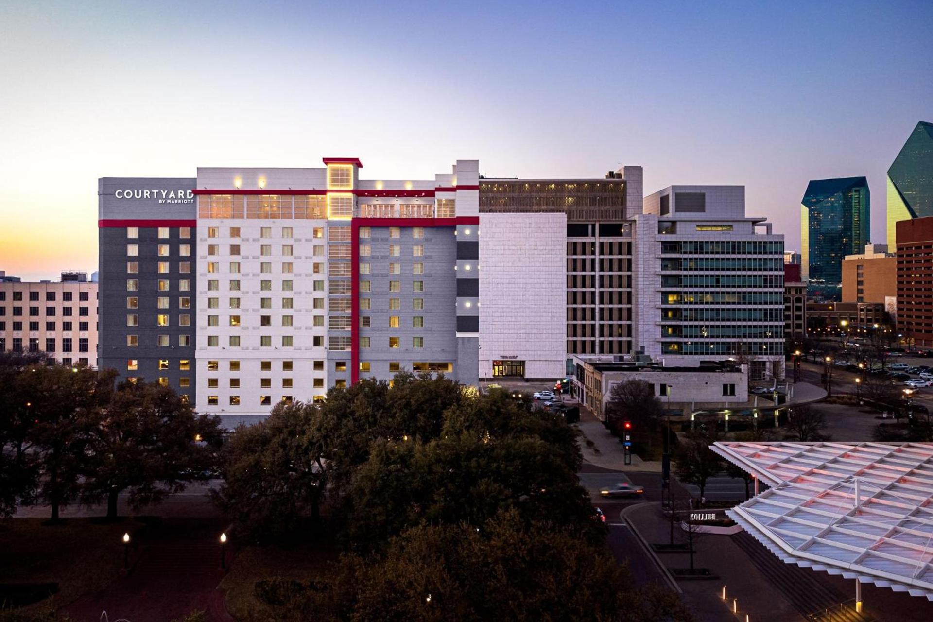 Courtyard by Marriott Dallas Downtown/Reunion District photo 5