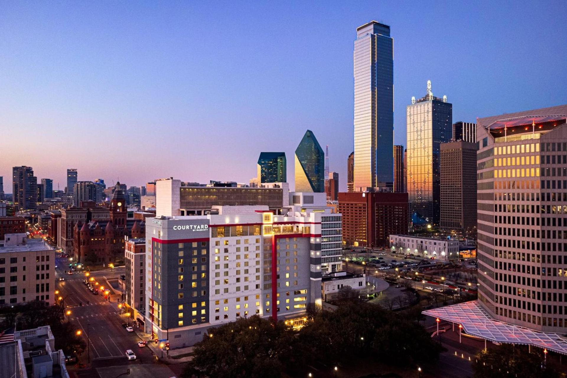 Courtyard by Marriott Dallas Downtown/Reunion District photo 1