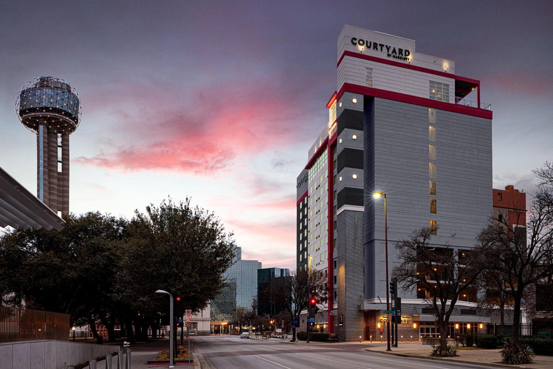Courtyard by Marriott Dallas Downtown/Reunion District photo 2