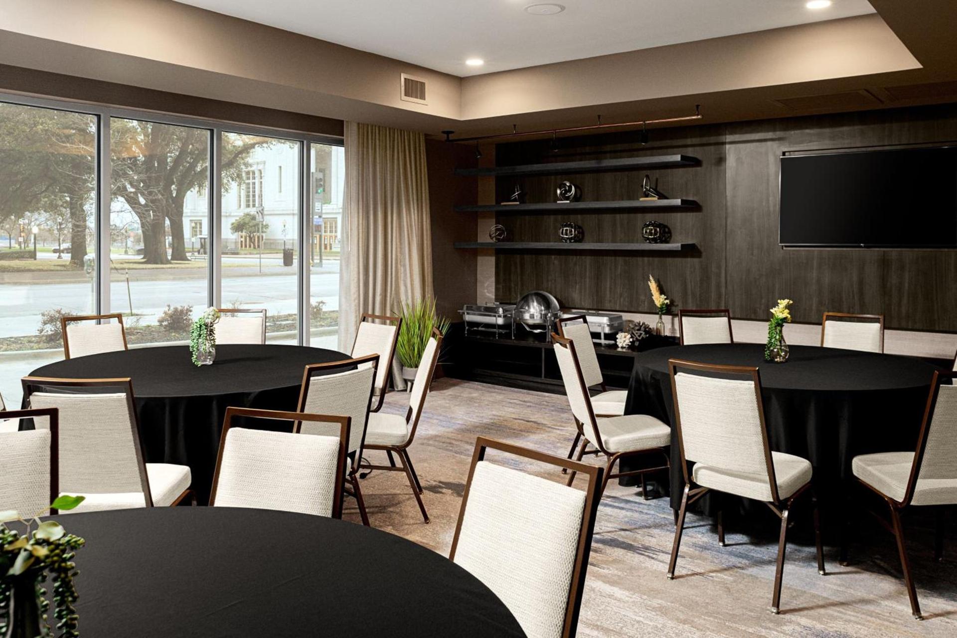 Courtyard by Marriott Dallas Downtown/Reunion District photo 40