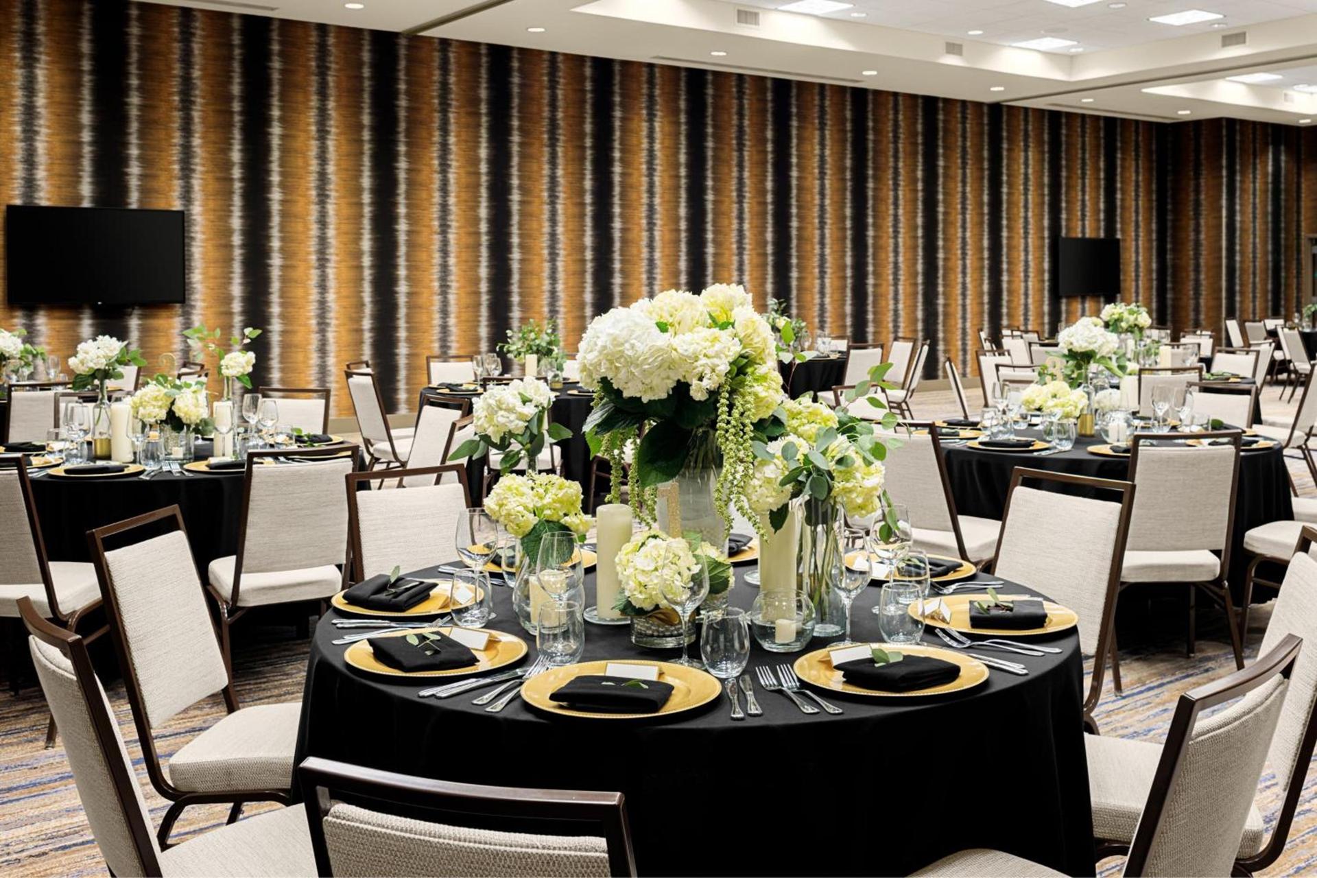 Courtyard by Marriott Dallas Downtown/Reunion District photo 50