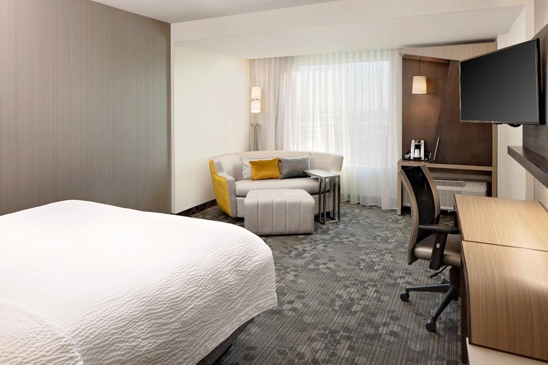 Courtyard by Marriott Dallas Downtown/Reunion District photo 9