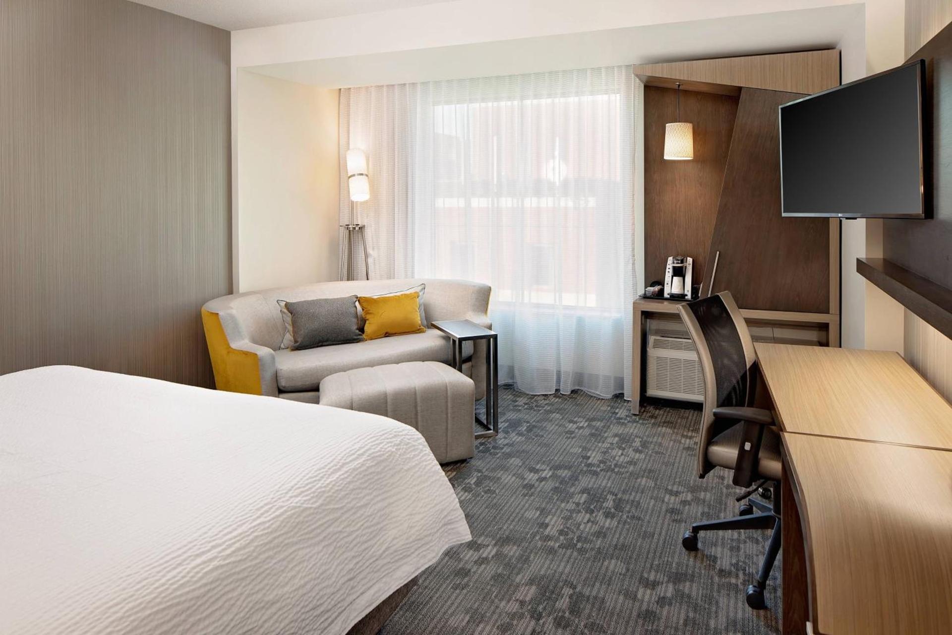 Courtyard by Marriott Dallas Downtown/Reunion District photo 8