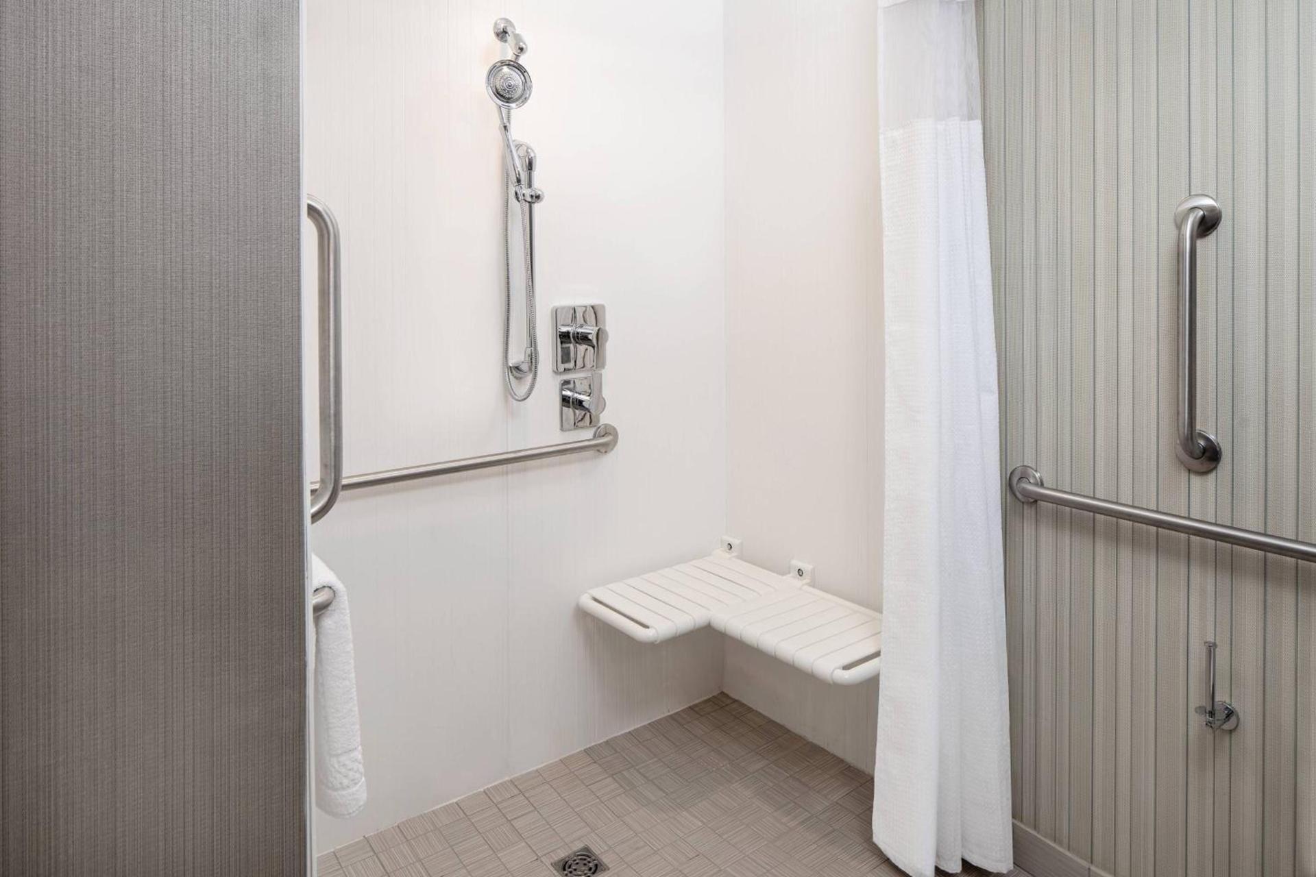 Courtyard by Marriott Dallas Downtown/Reunion District photo 12