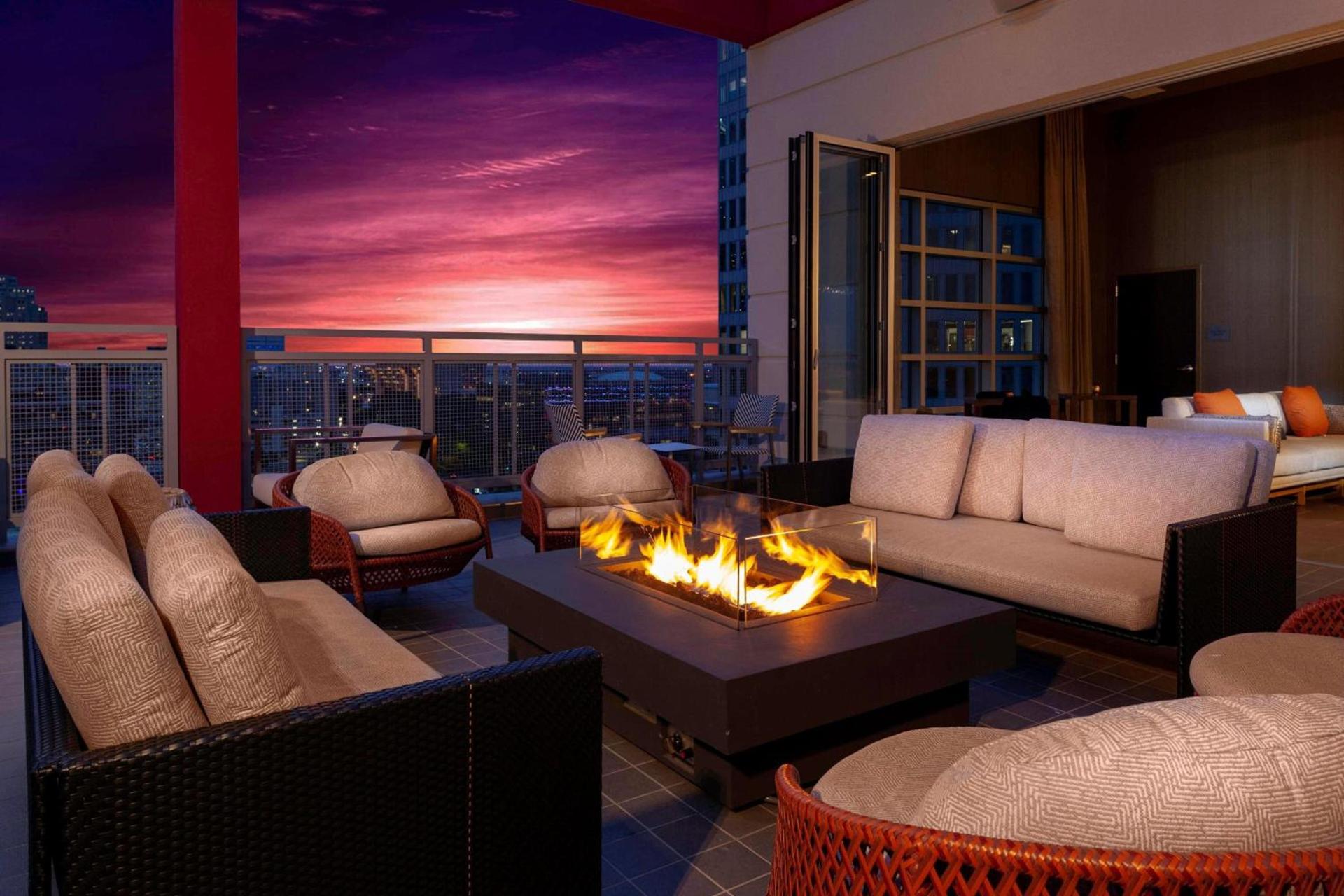 Courtyard by Marriott Dallas Downtown/Reunion District photo 34