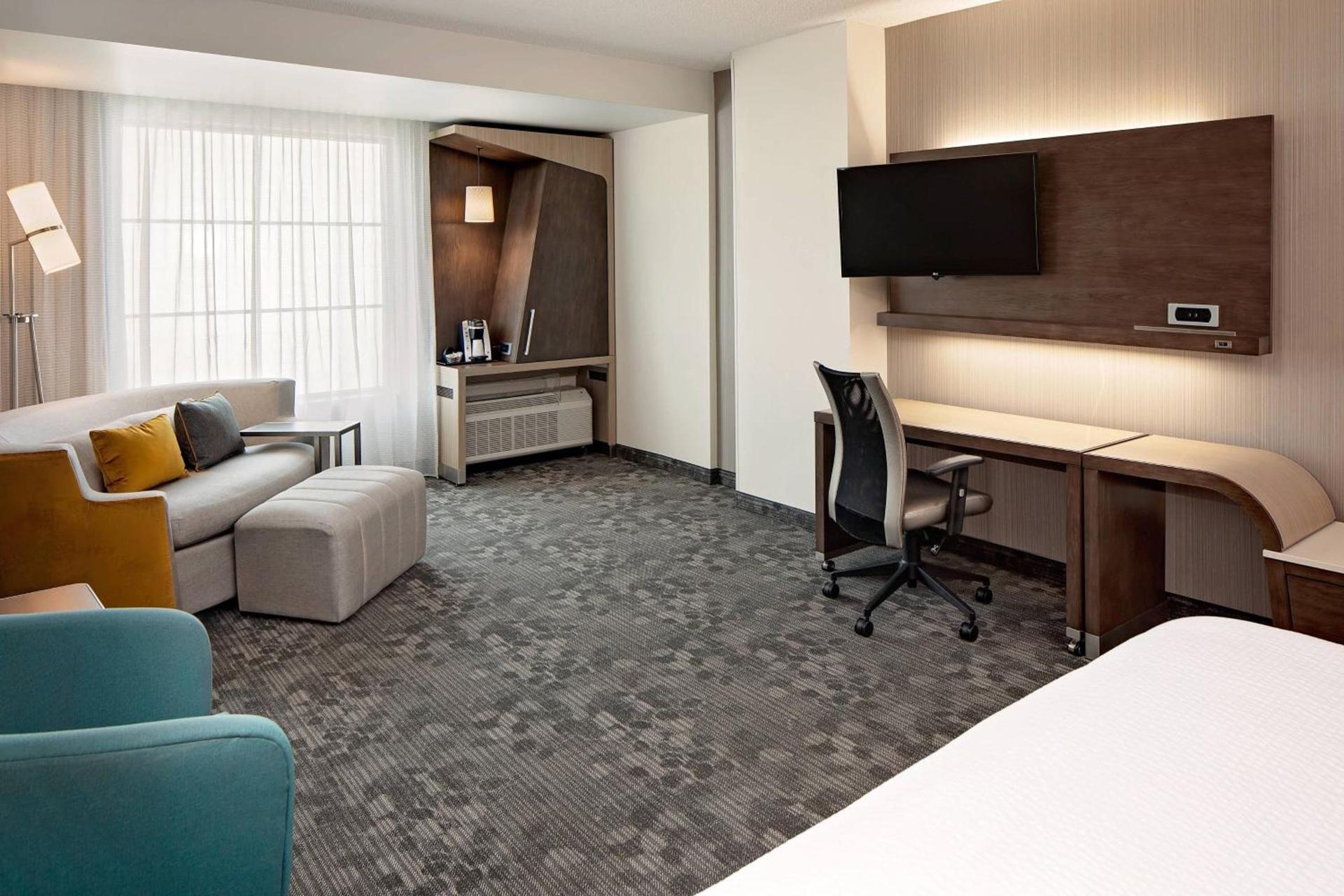 Courtyard by Marriott Dallas Downtown/Reunion District photo 13