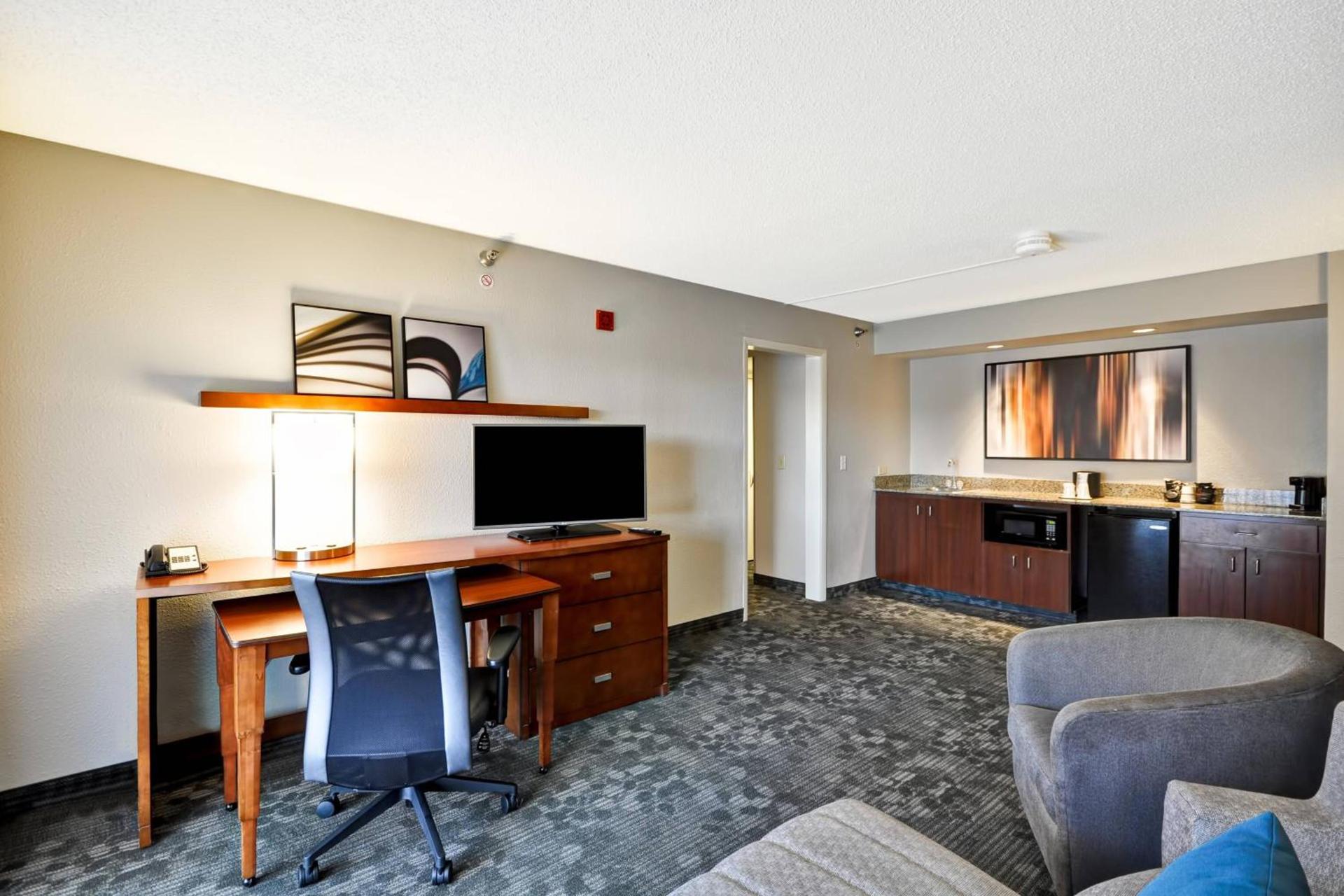 Courtyard by Marriott Jacksonville Airport/ Northeast photo 6