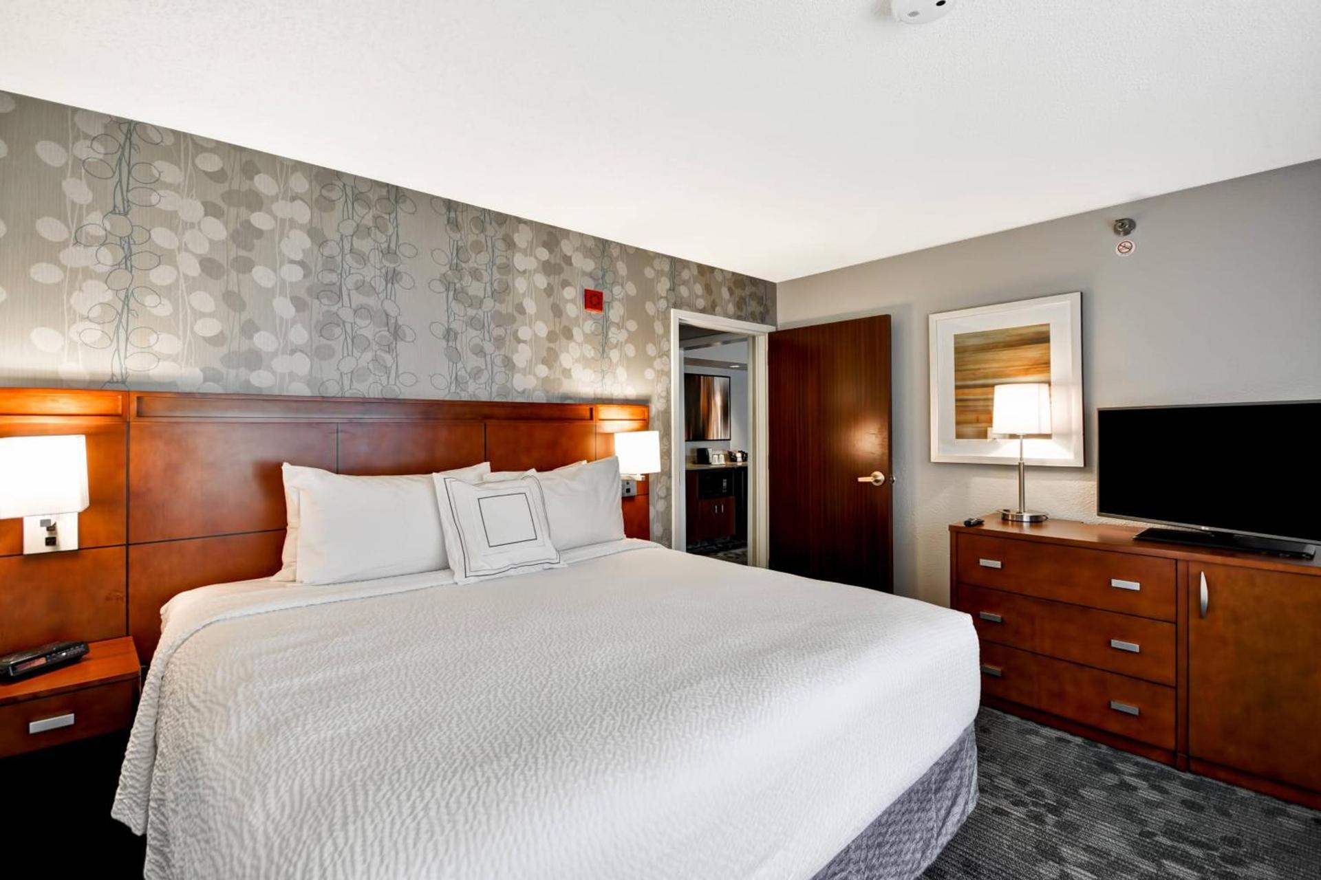 Courtyard by Marriott Jacksonville Airport/ Northeast photo 7