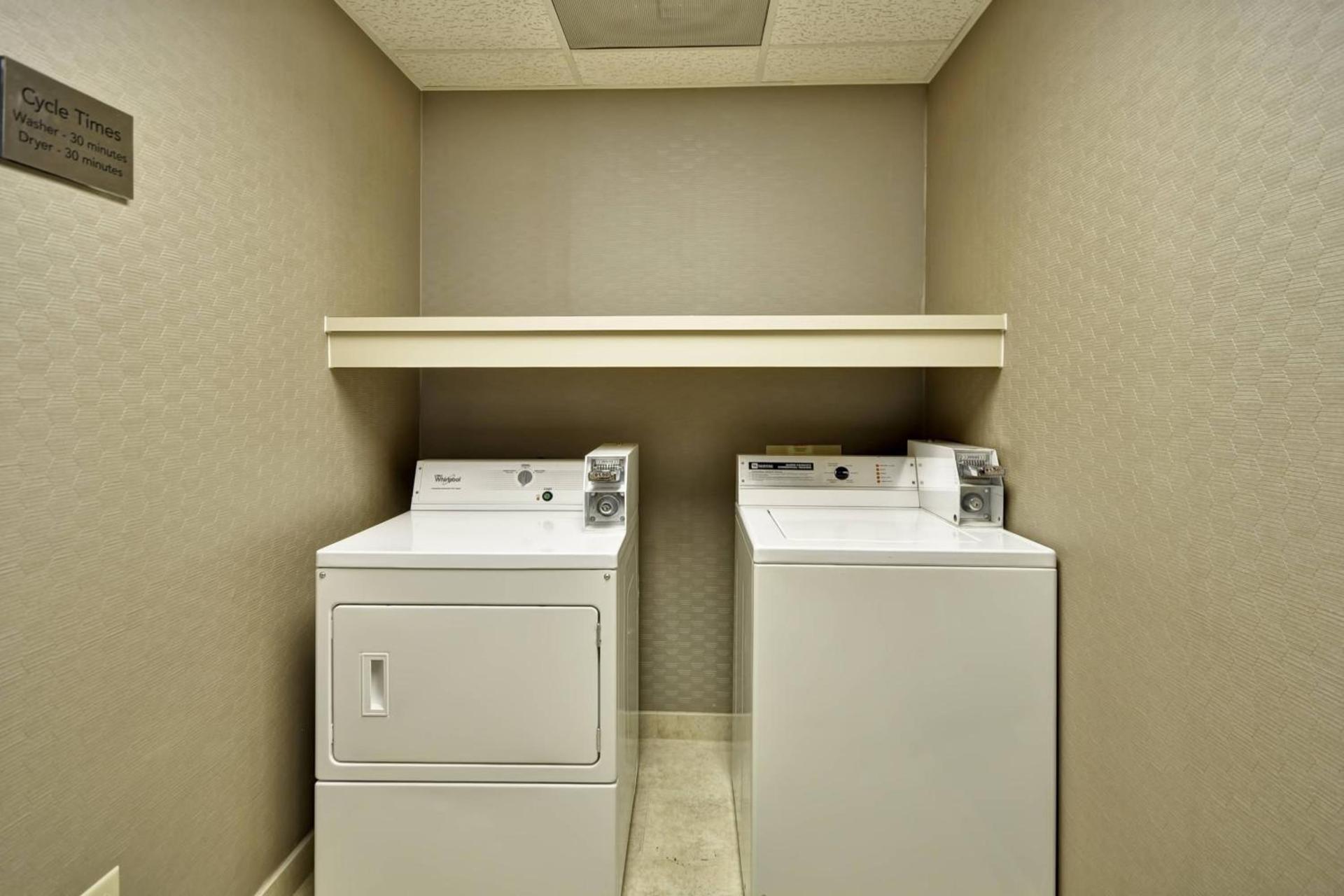 Courtyard by Marriott Jacksonville Airport/ Northeast photo 18