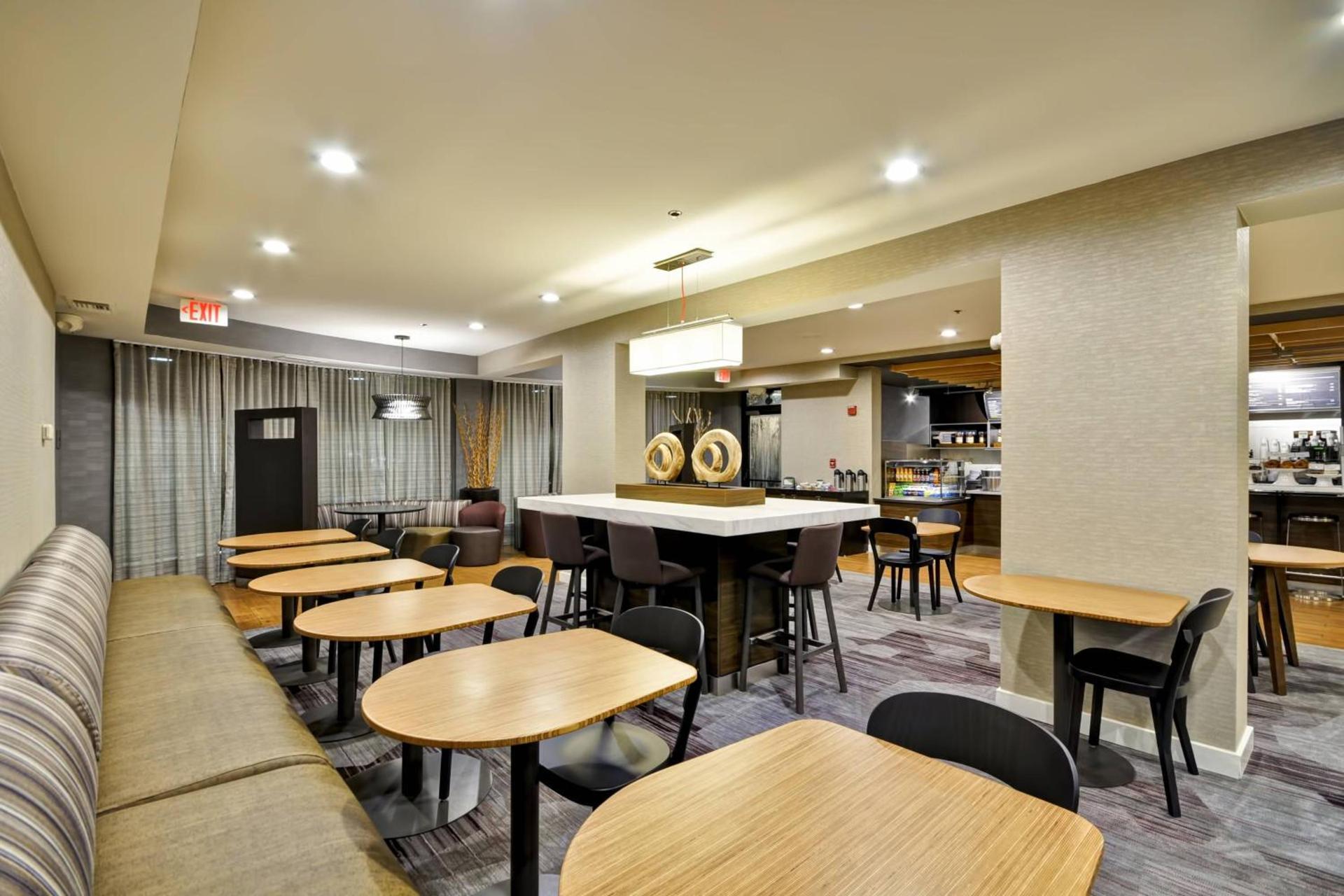 Courtyard by Marriott Jacksonville Airport/ Northeast photo 22