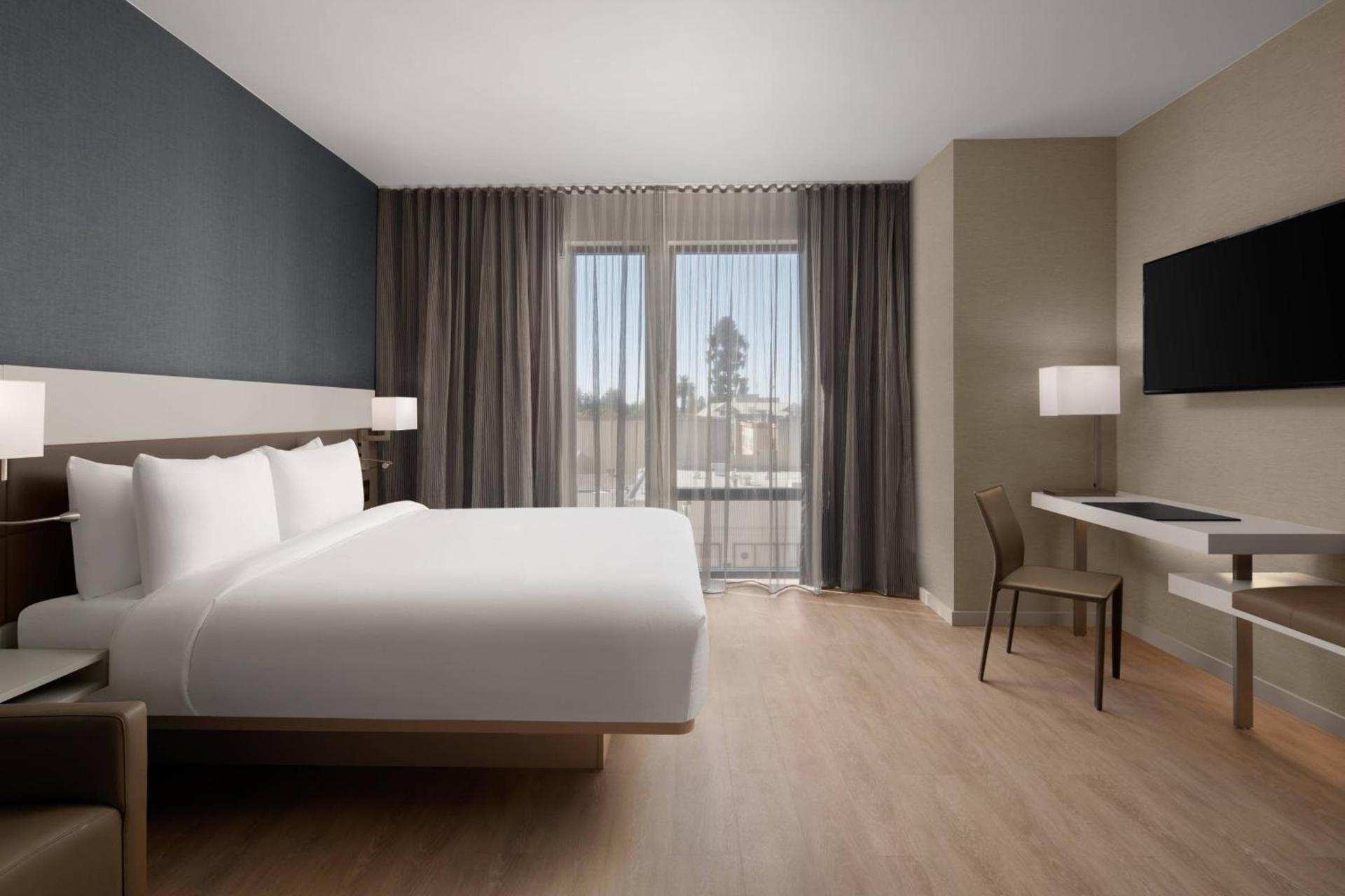 AC Hotel by Marriott Santa Rosa Sonoma Wine Country photo 8