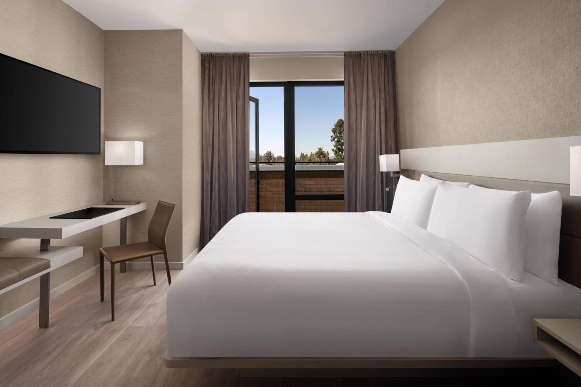 AC Hotel by Marriott Santa Rosa Sonoma Wine Country photo 12