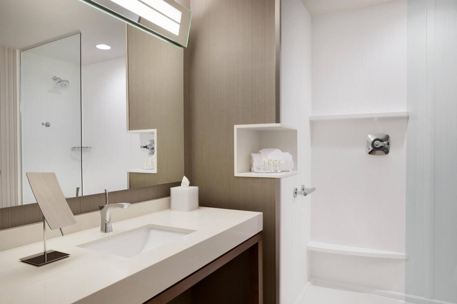 Courtyard by Marriott Boston Dedham/Westwood photo 14
