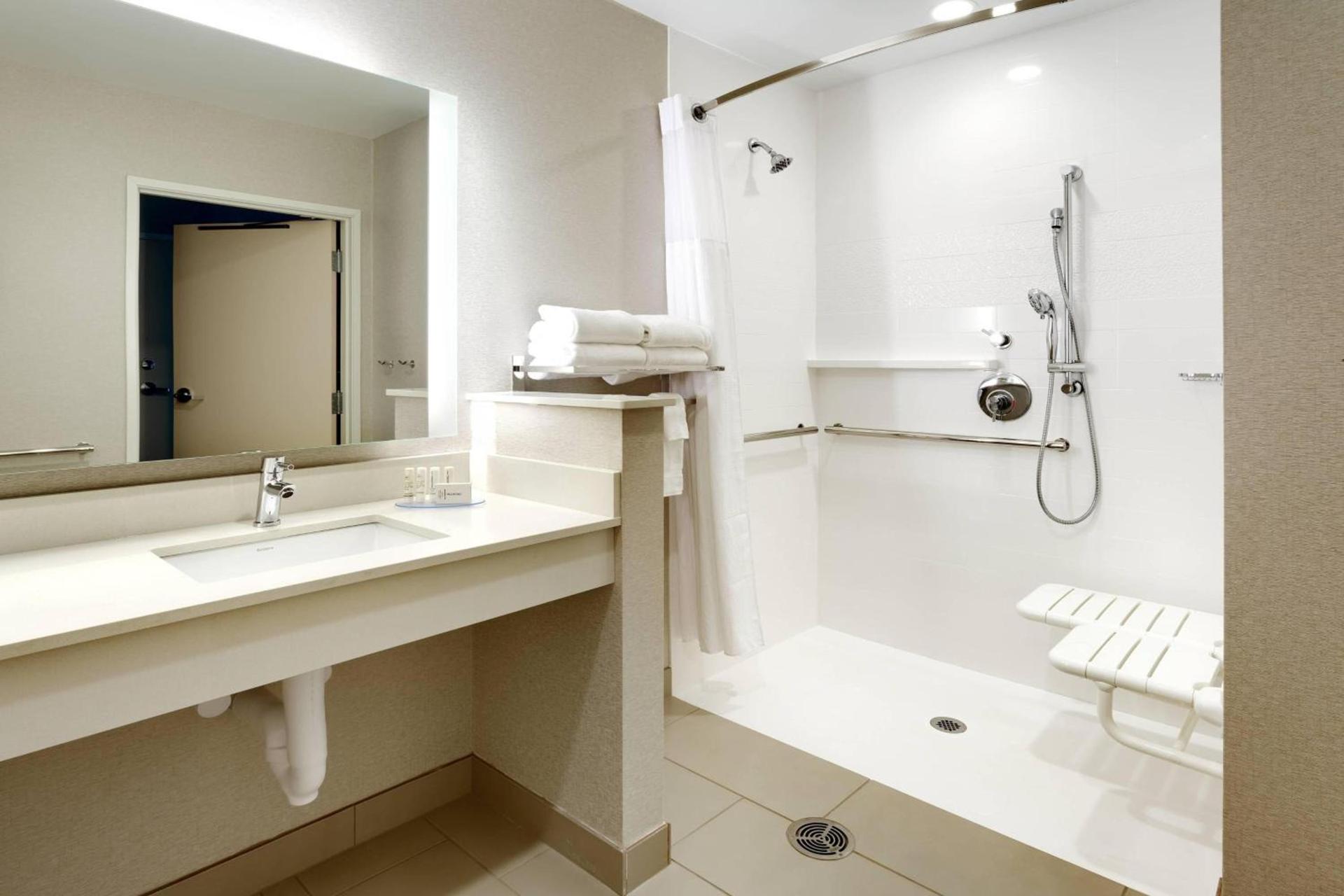 Fairfield Inn & Suites by Marriott Springfield North photo 14