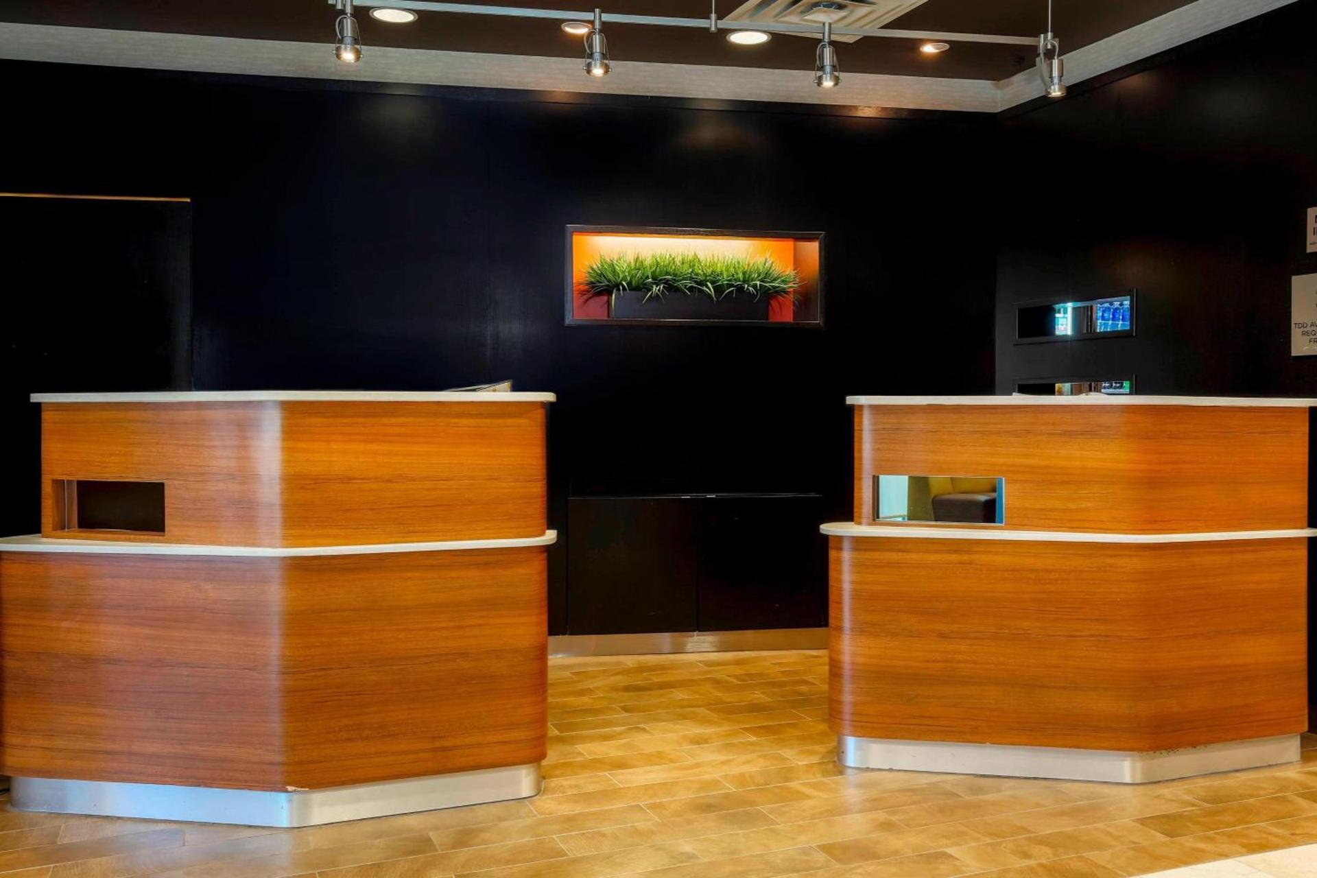 Courtyard by Marriott Dallas Arlington South photo 2