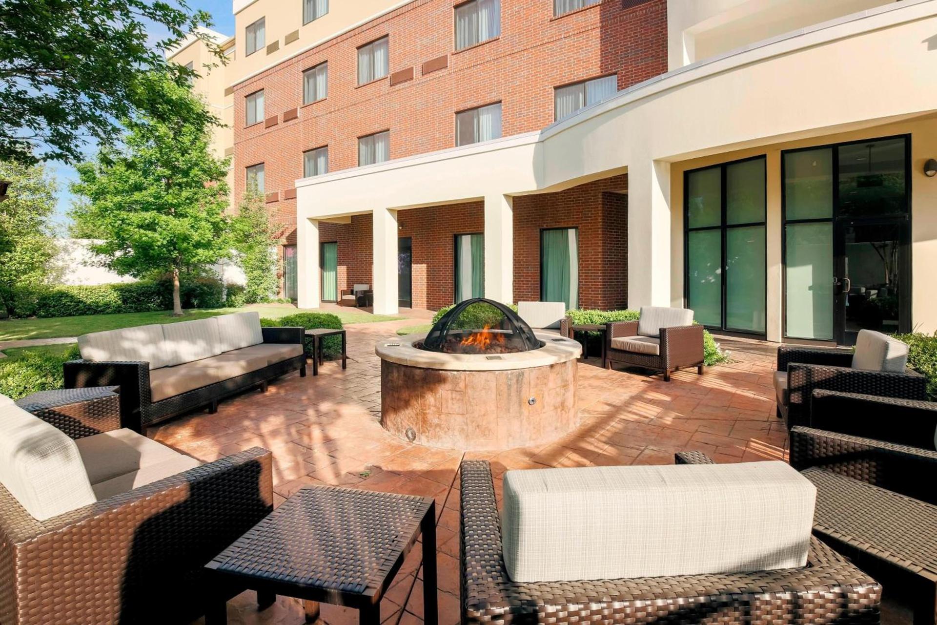 Courtyard by Marriott Dallas Arlington South photo 3