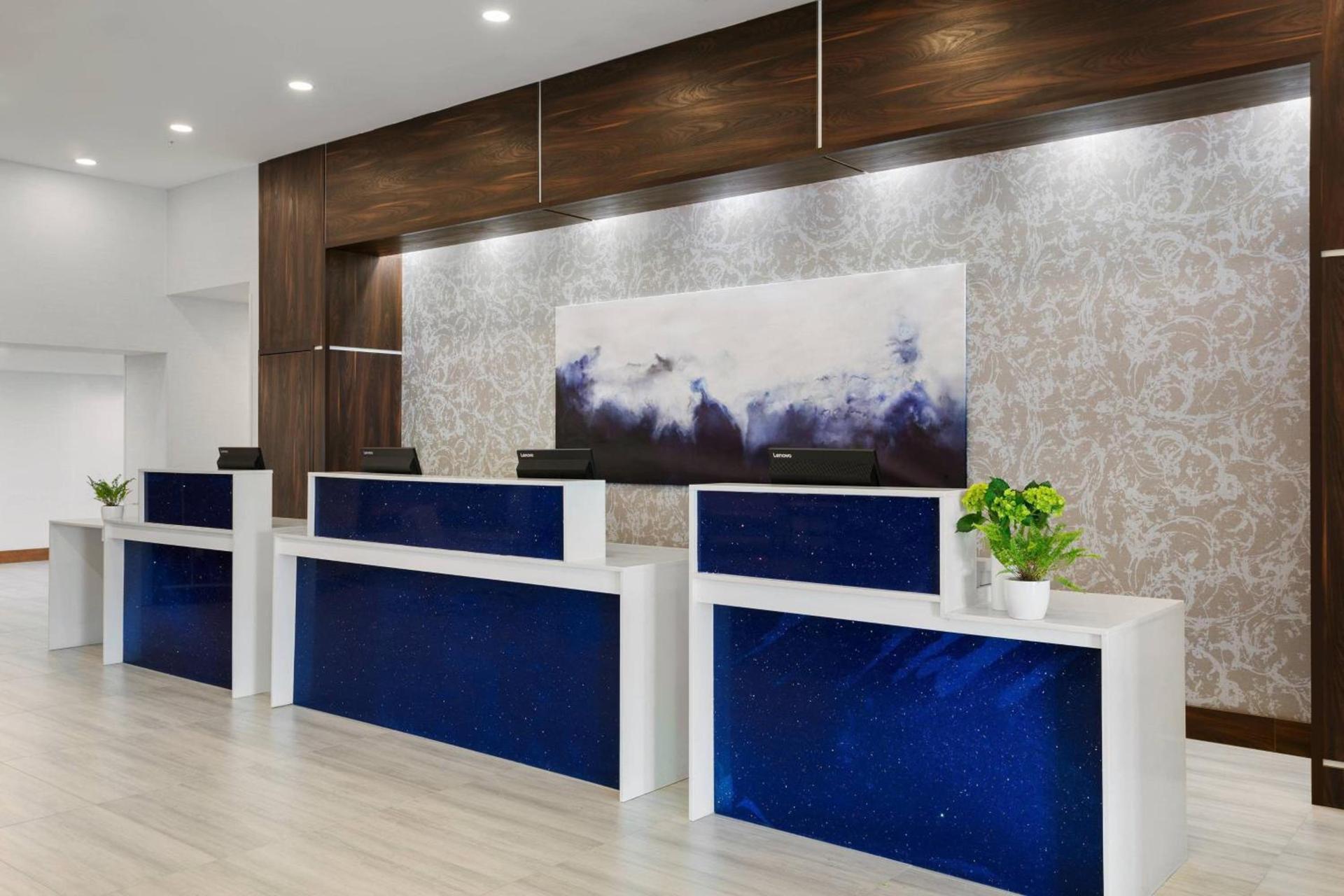 Delta Hotels by Marriott Indianapolis Airport photo 2