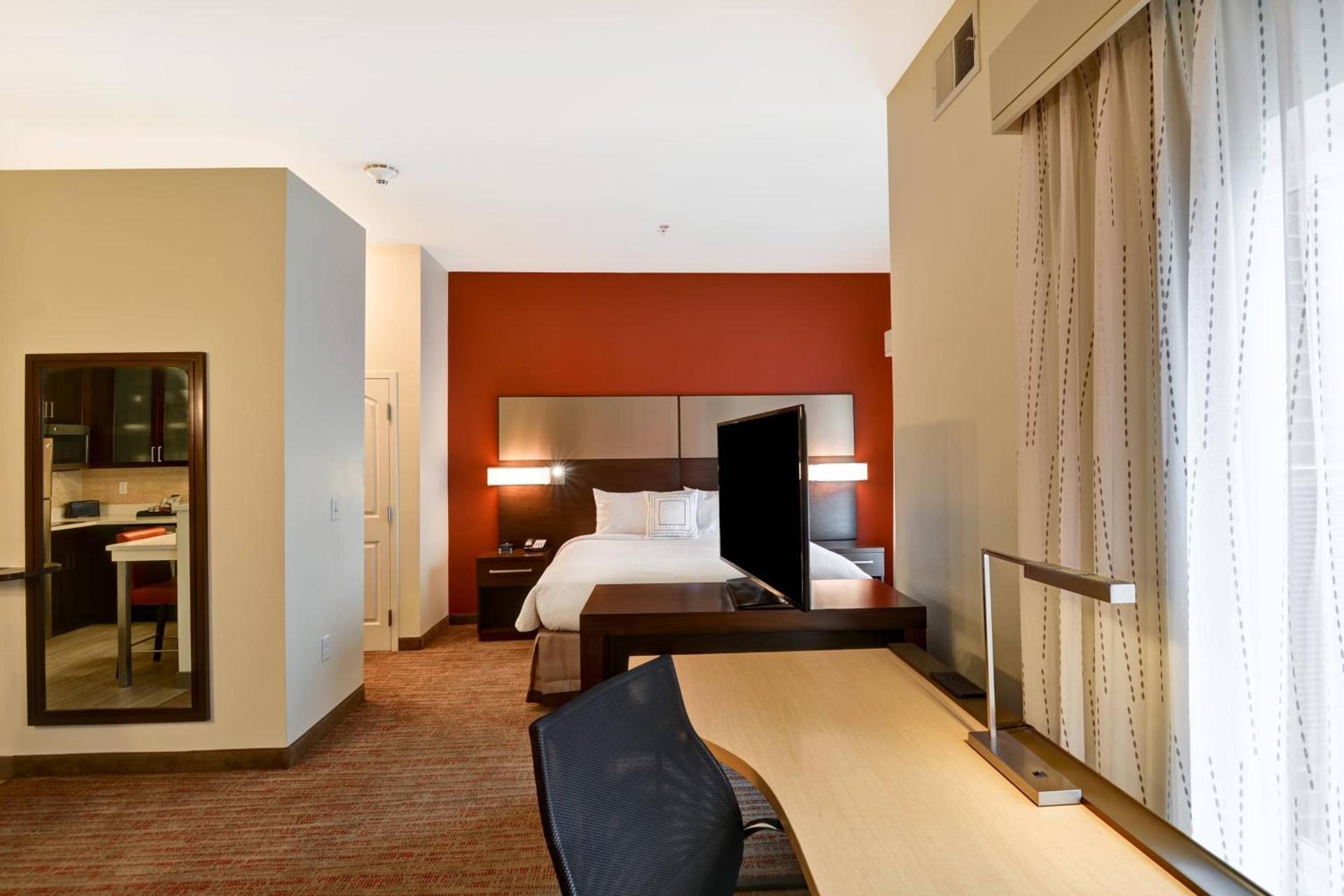Residence Inn by Marriott Milwaukee North/Glendale photo 6