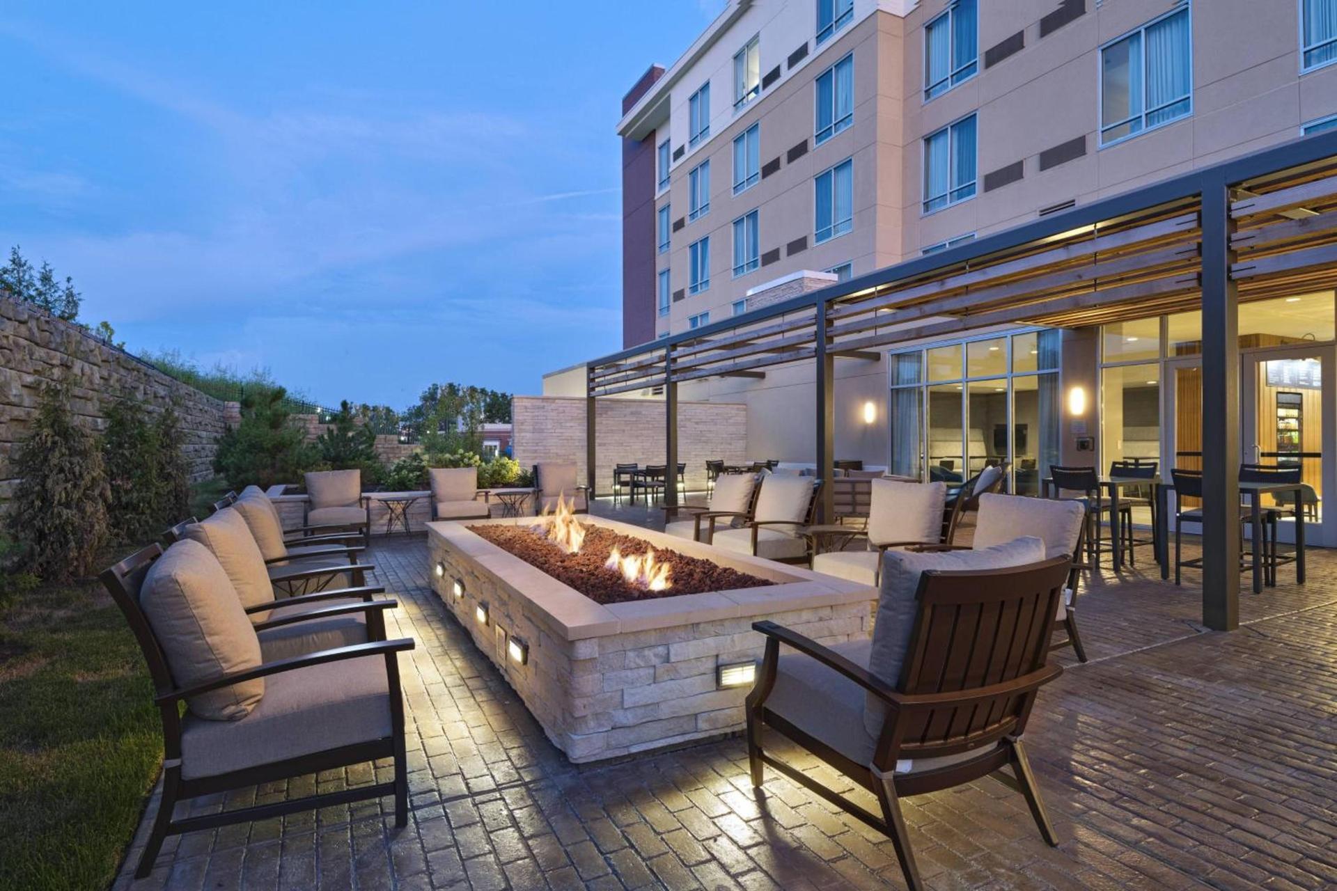 Courtyard St. Louis Brentwood photo 36