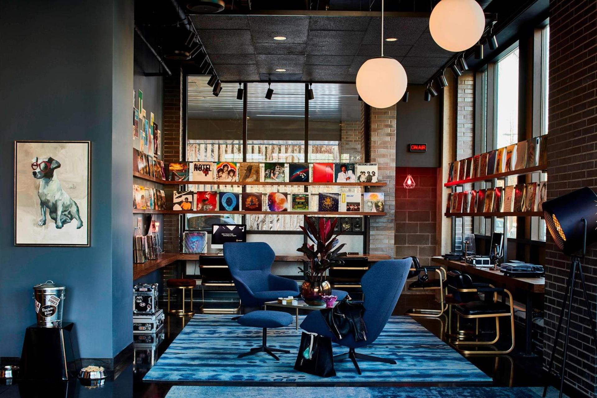 MOXY Minneapolis Uptown photo 25