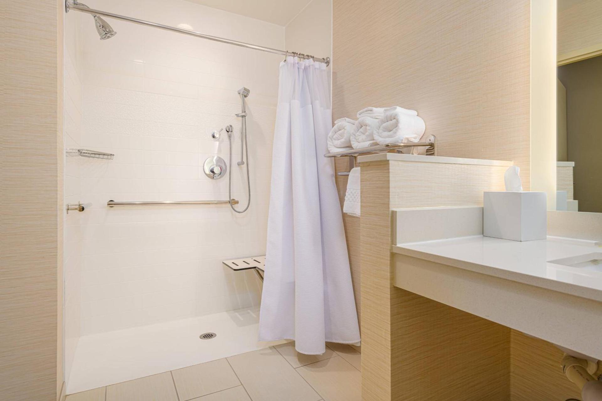 Fairfield Inn & Suites by Marriott Raleigh Cary photo 15