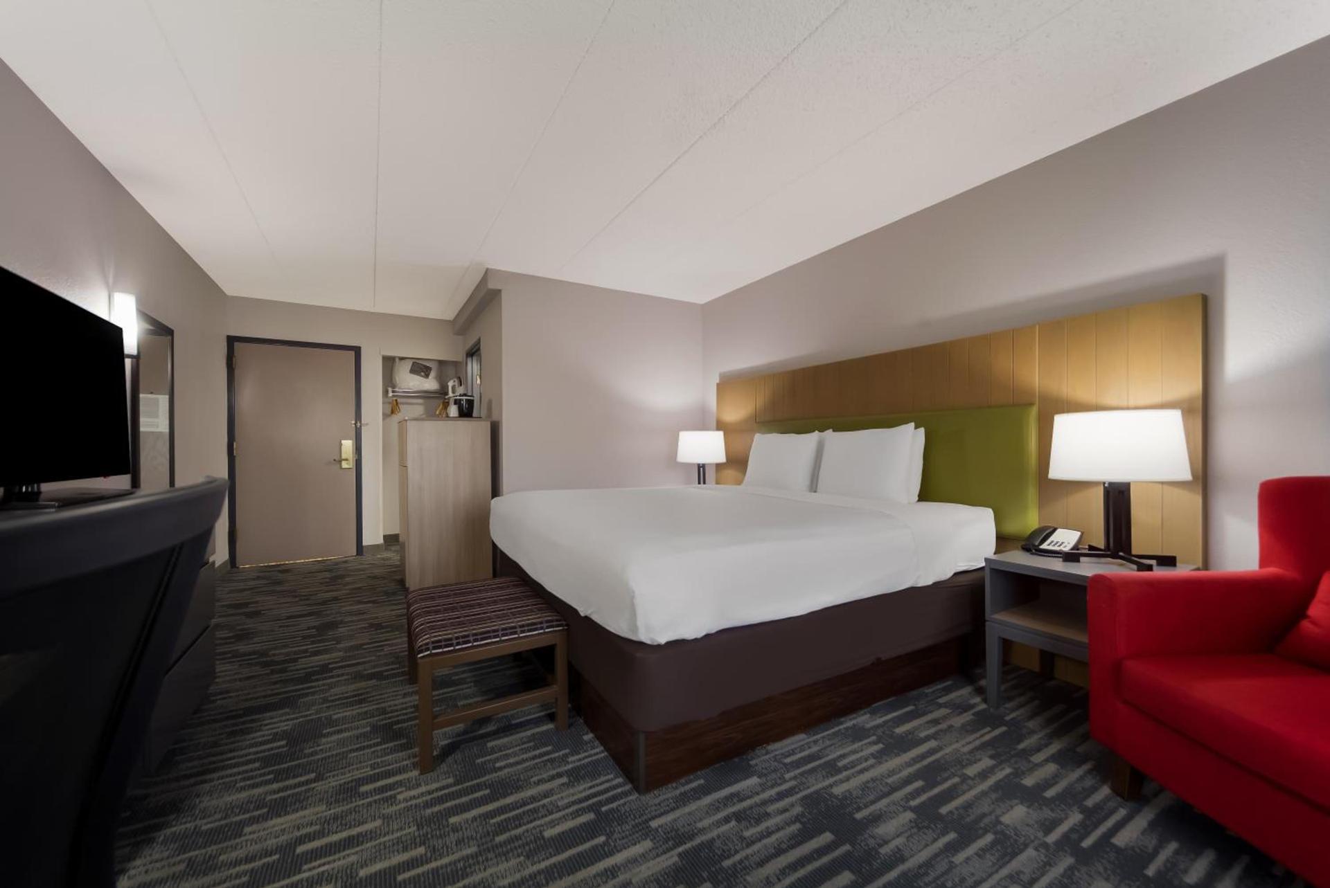 Wingate by Wyndham Lincoln Airport East I-80 photo 32