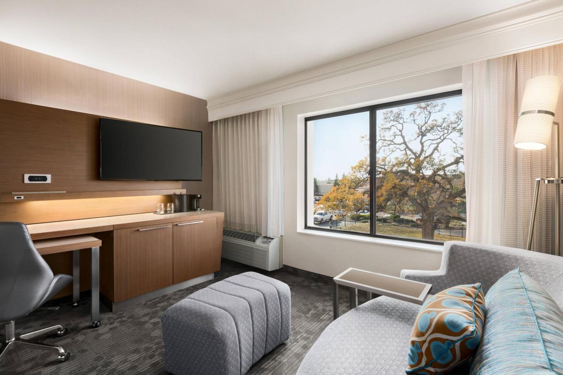 Courtyard by Marriott Roseville photo 13