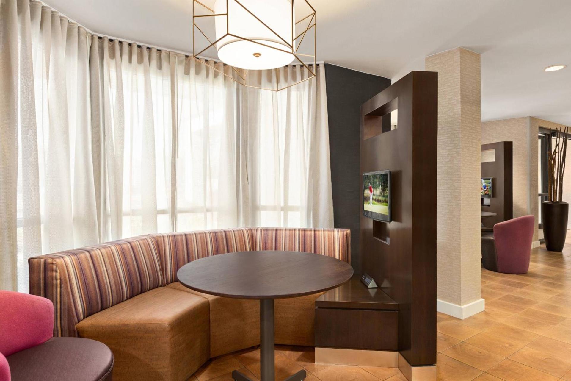 Courtyard by Marriott Roseville photo 2