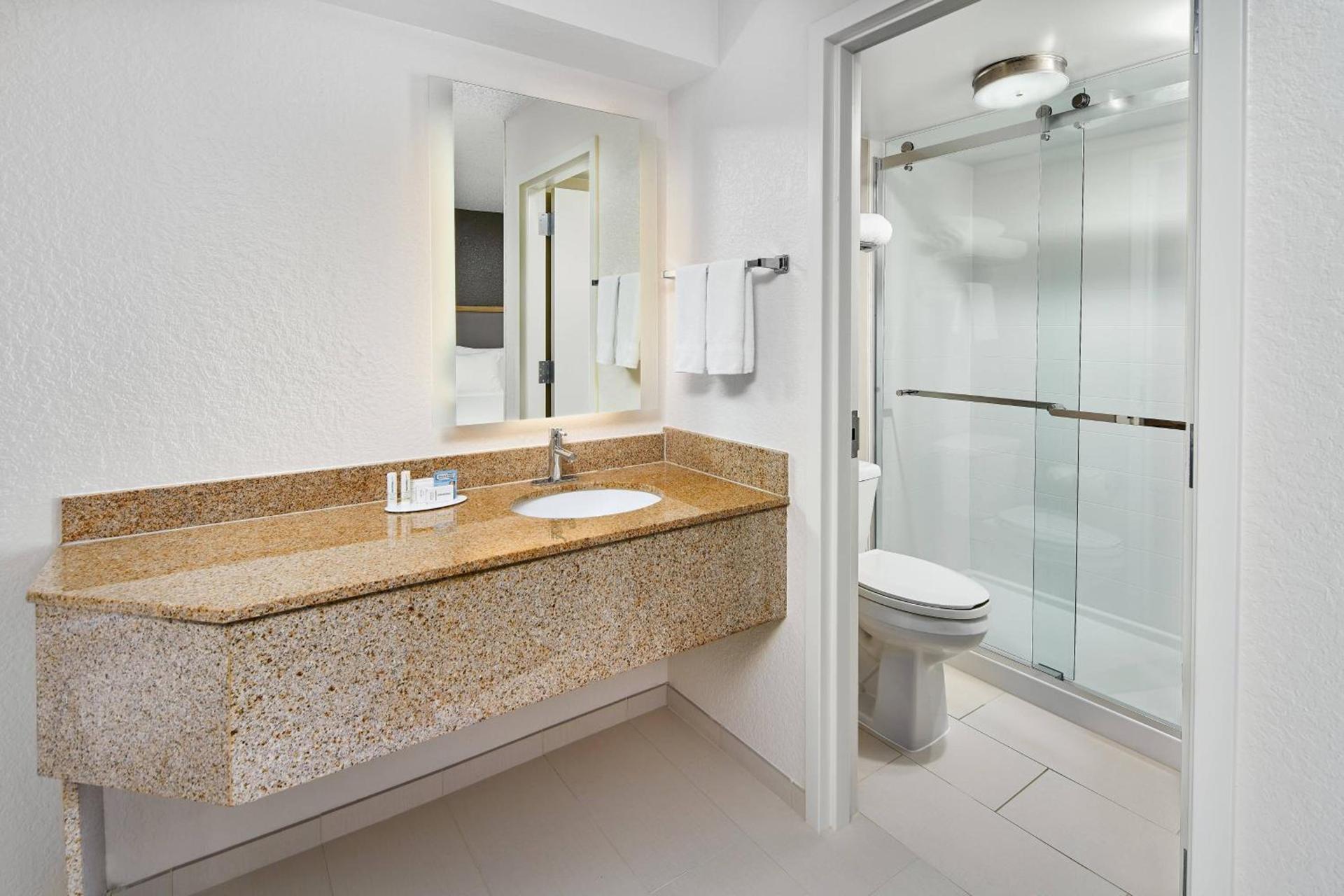 SpringHill Suites Houston Hobby Airport photo 12