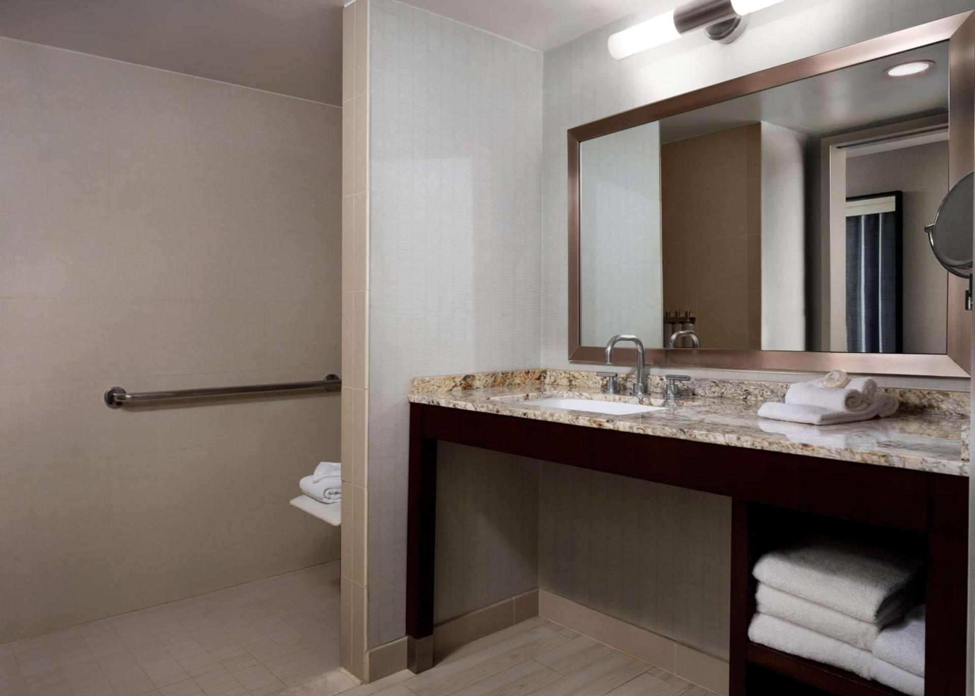 Sonesta Redondo Beach and Marina photo 37