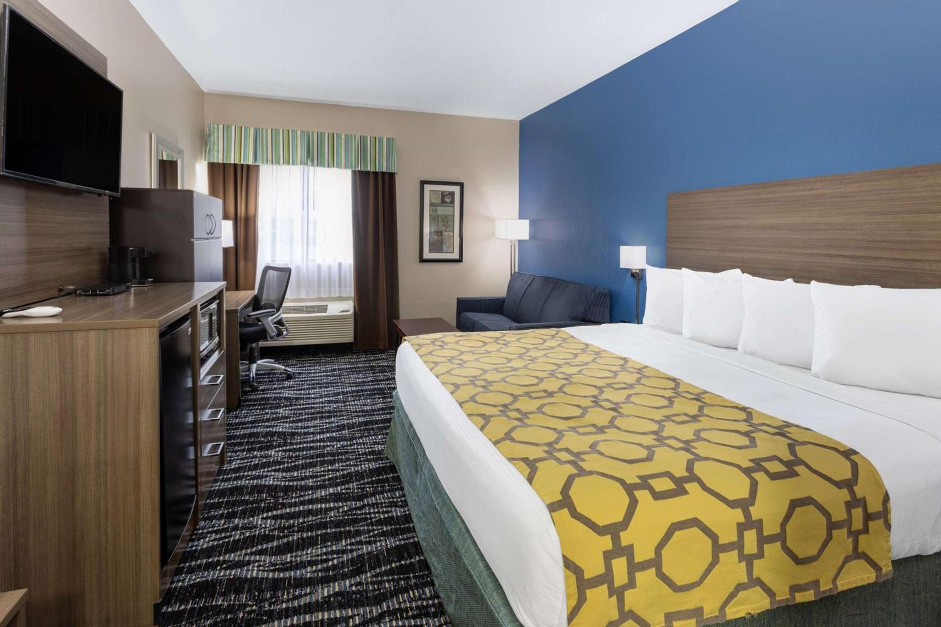 Baymont by Wyndham Saraland photo 19