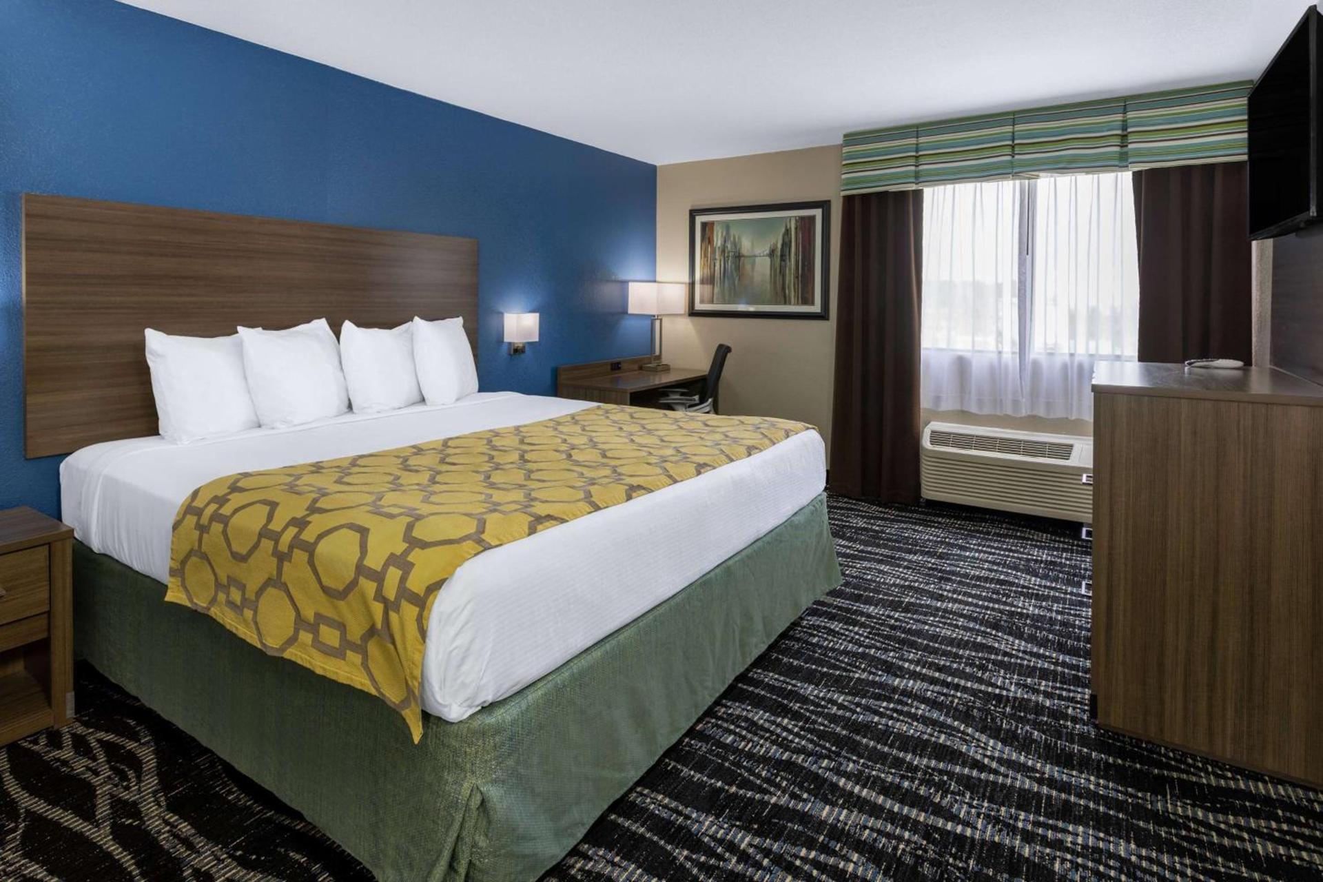 Baymont by Wyndham Saraland photo 27