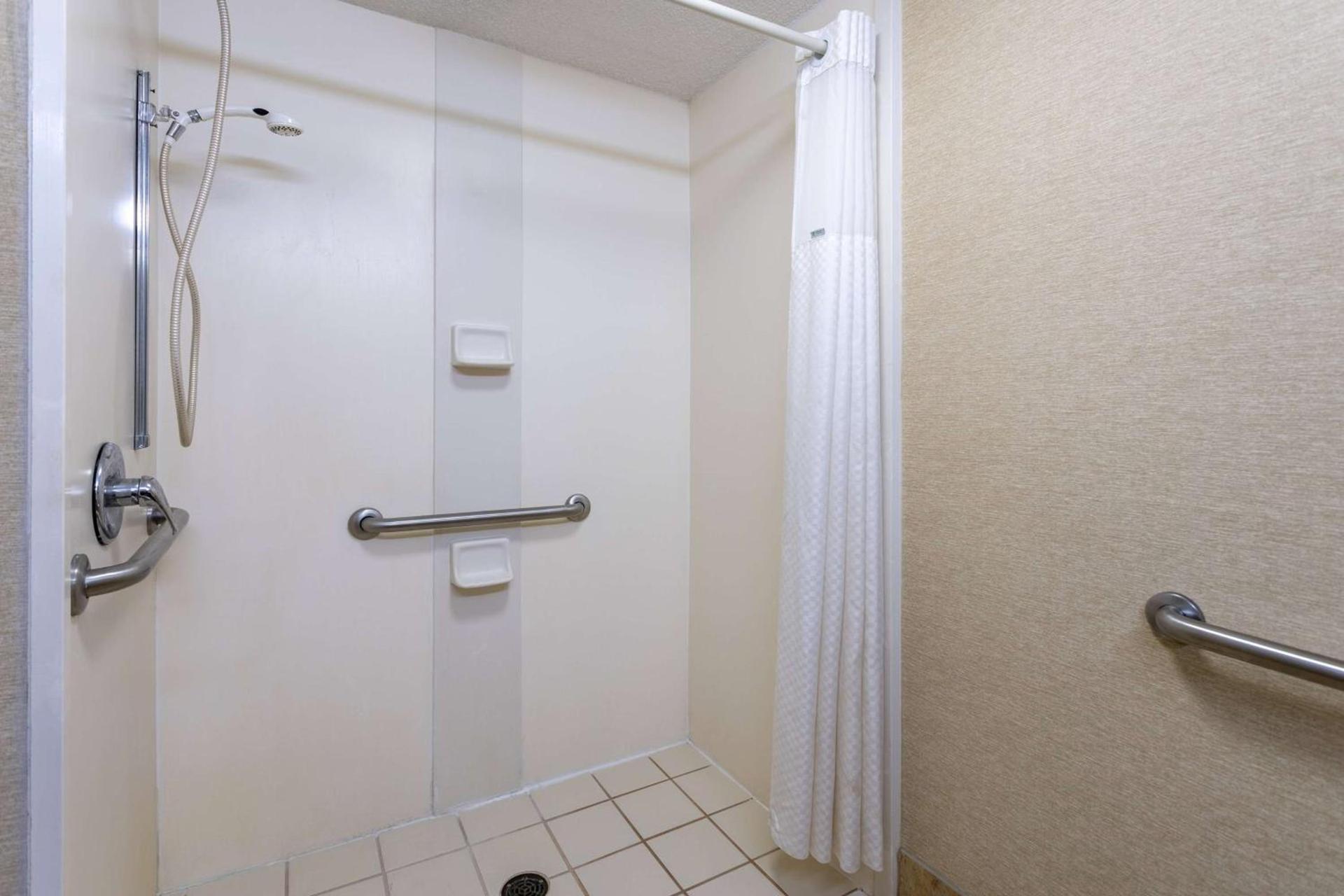 Baymont by Wyndham Saraland photo 30
